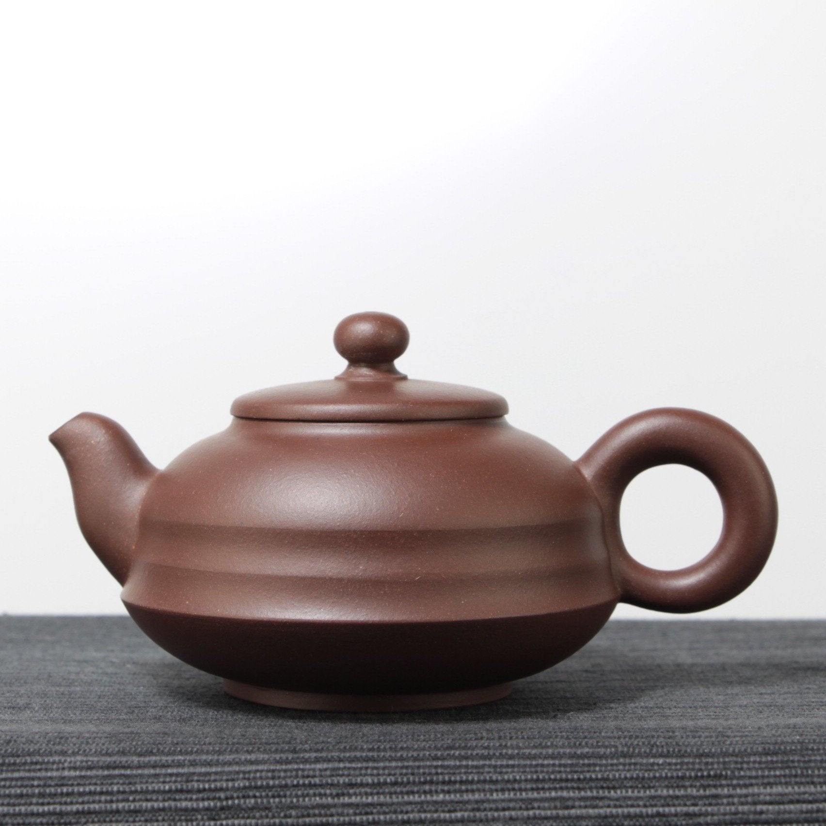 【在水一方】圓潤手工紫砂茶壺