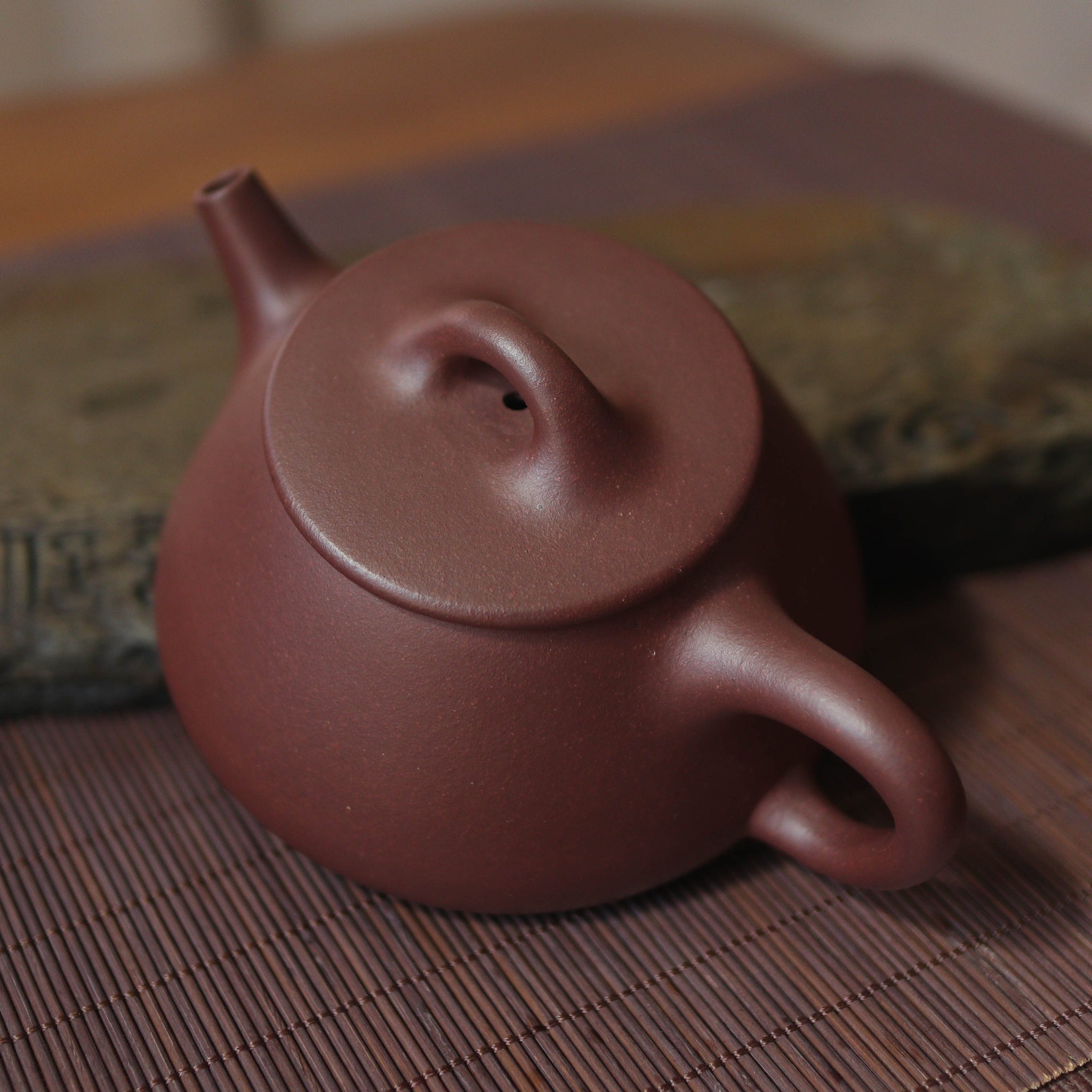 (Sold) [Flat lid stone scoop] Fully handmade azure clay teapot