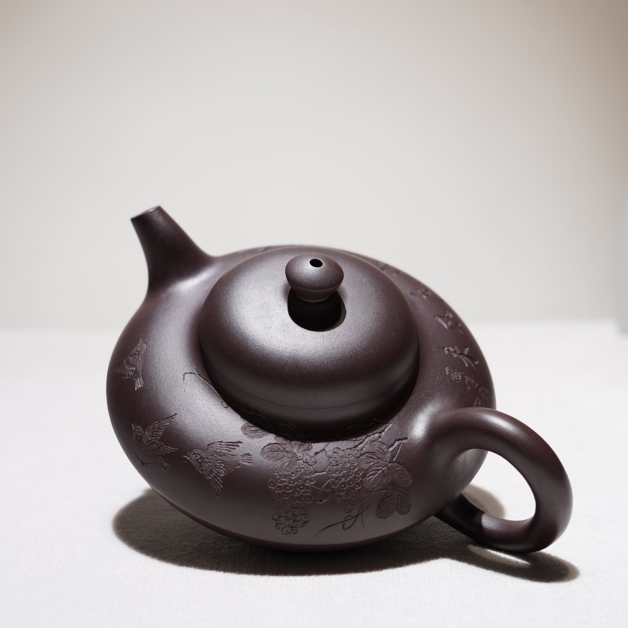 [Albizia] Original mineral purple eggplant mud carved calligraphy and painting purple sand teapot