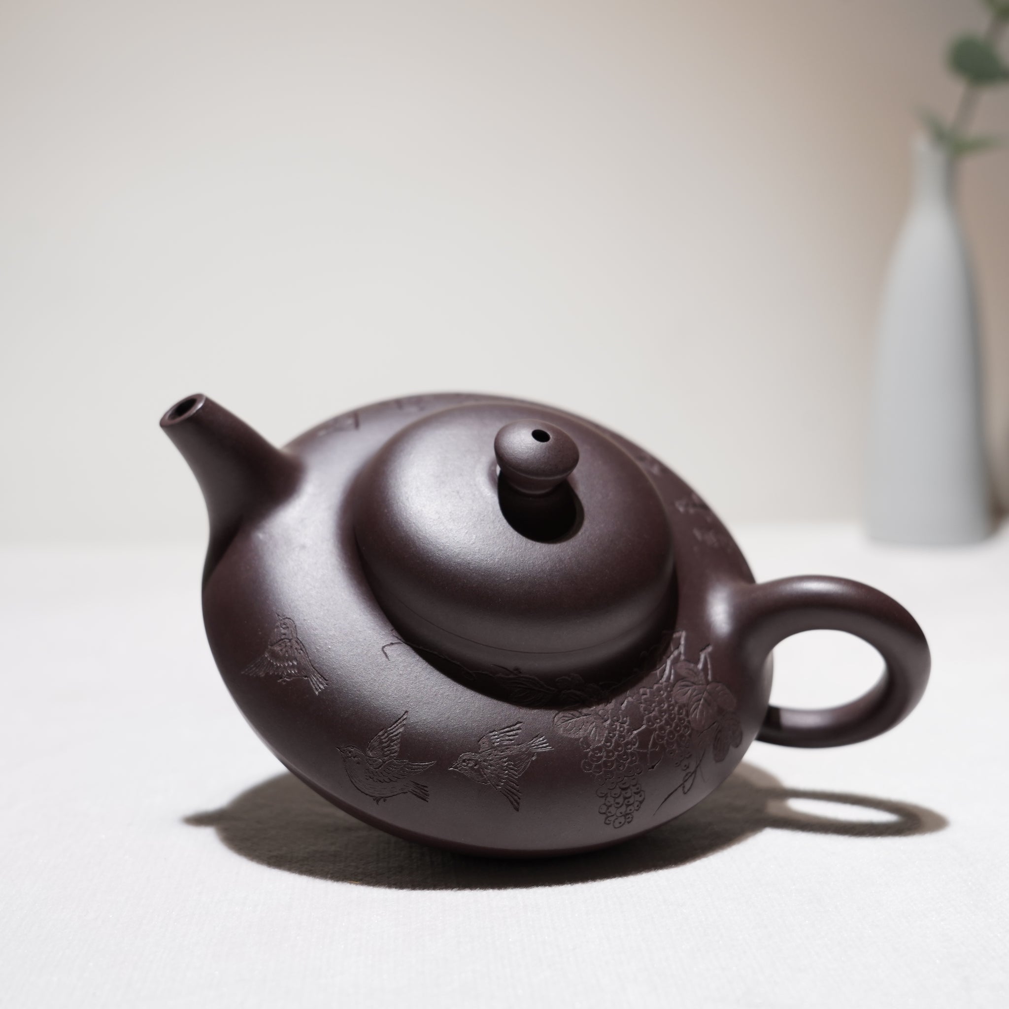 [Albizia] Original mineral purple eggplant mud carved calligraphy and painting purple sand teapot