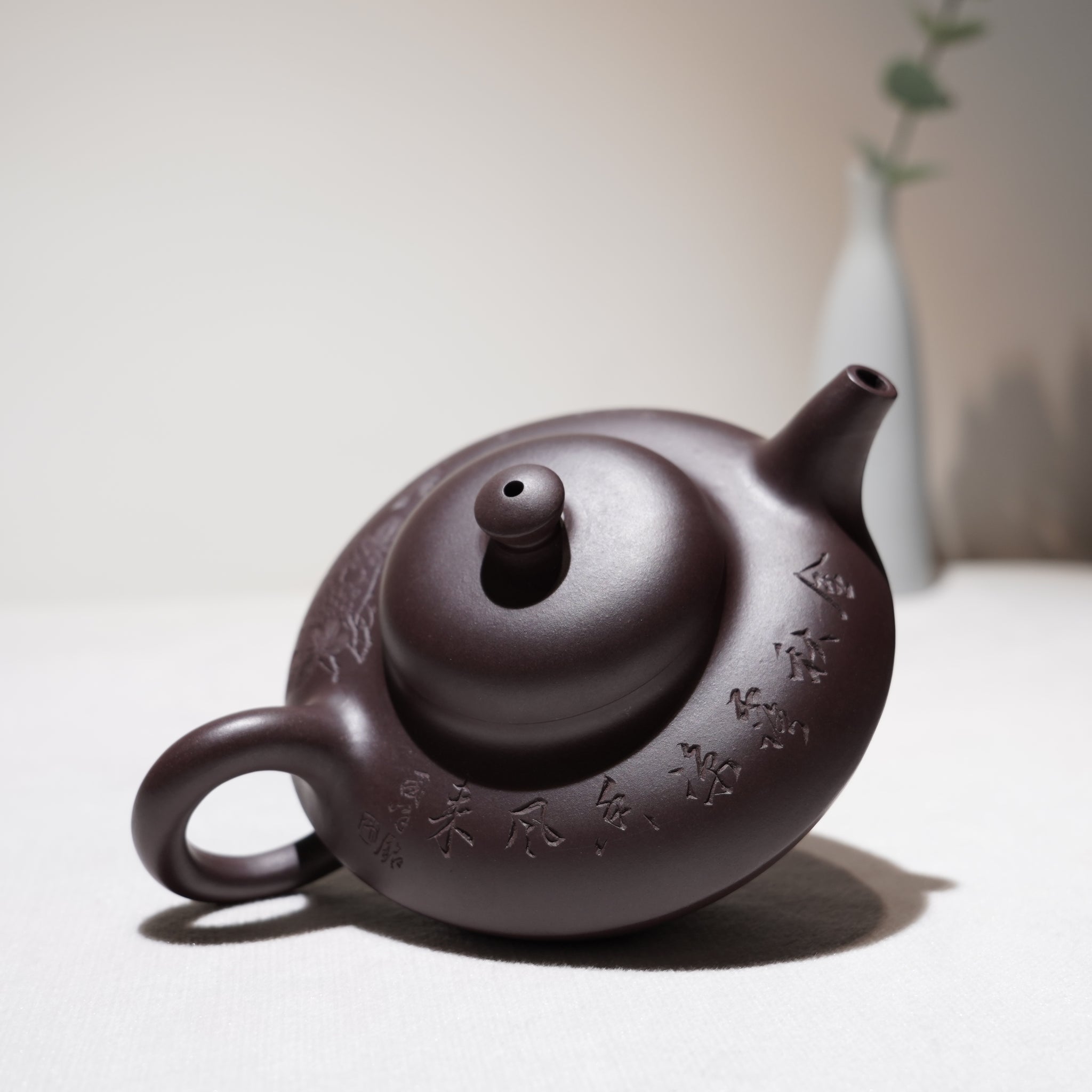 [Albizia] Original mineral purple eggplant mud carved calligraphy and painting purple sand teapot