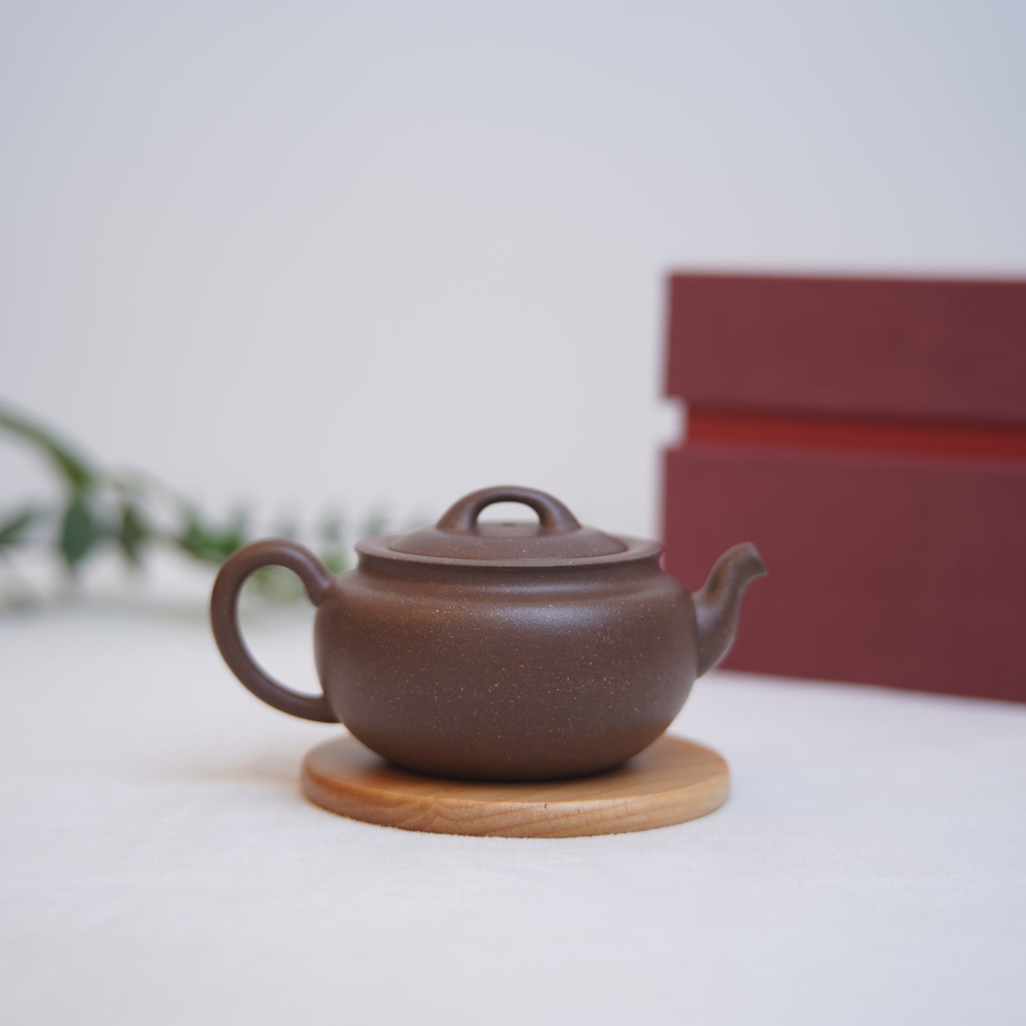 *New product* [Guanqu] Fully handmade raw ore agarwood segment mud thin tire purple sand teapot