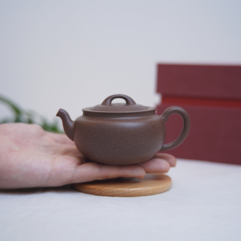 *New product* [Guanqu] Fully handmade raw ore agarwood segment mud thin tire purple sand teapot