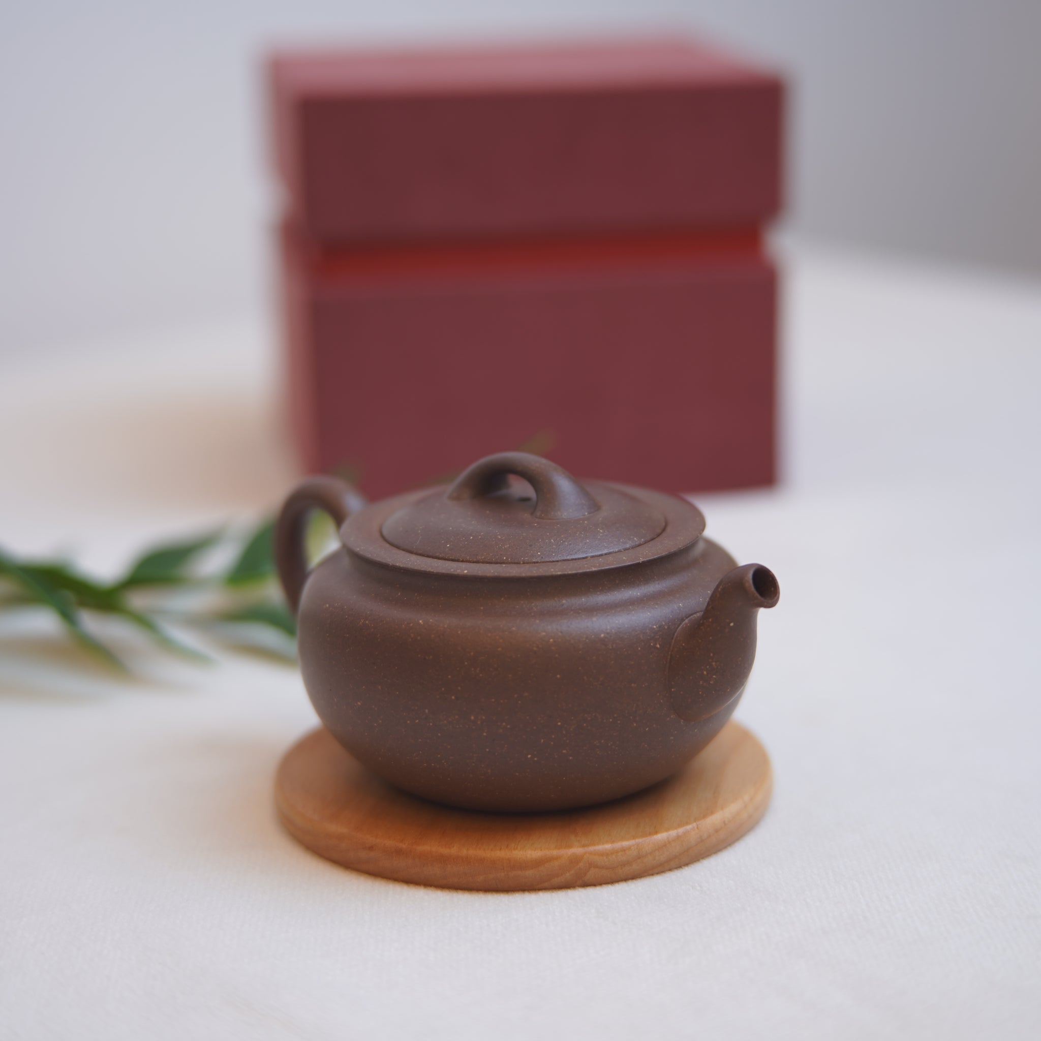 *New product* [Guanqu] Fully handmade raw ore agarwood segment mud thin tire purple sand teapot