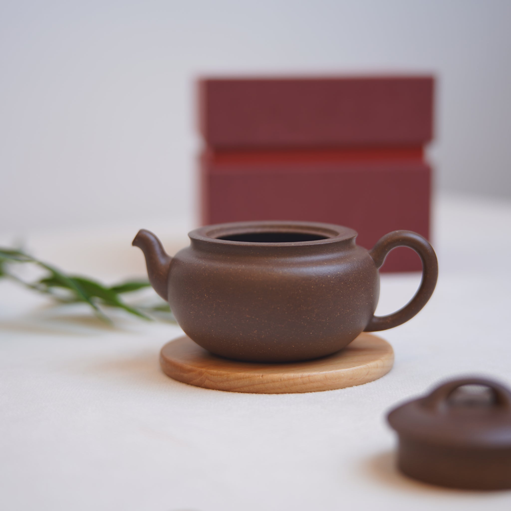 *New product* [Guanqu] Fully handmade raw ore agarwood segment mud thin tire purple sand teapot