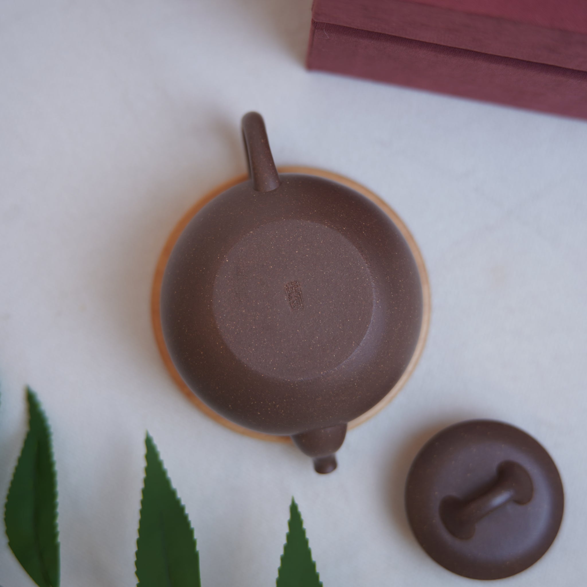 *New product* [Guanqu] Fully handmade raw ore agarwood segment mud thin tire purple sand teapot