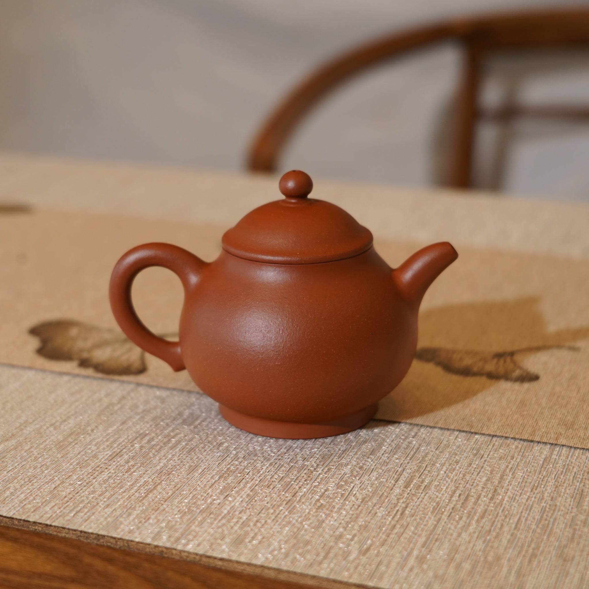 朱泥茶壺 A metal-mounted yixing red stoneware teapot, Qing dynasty