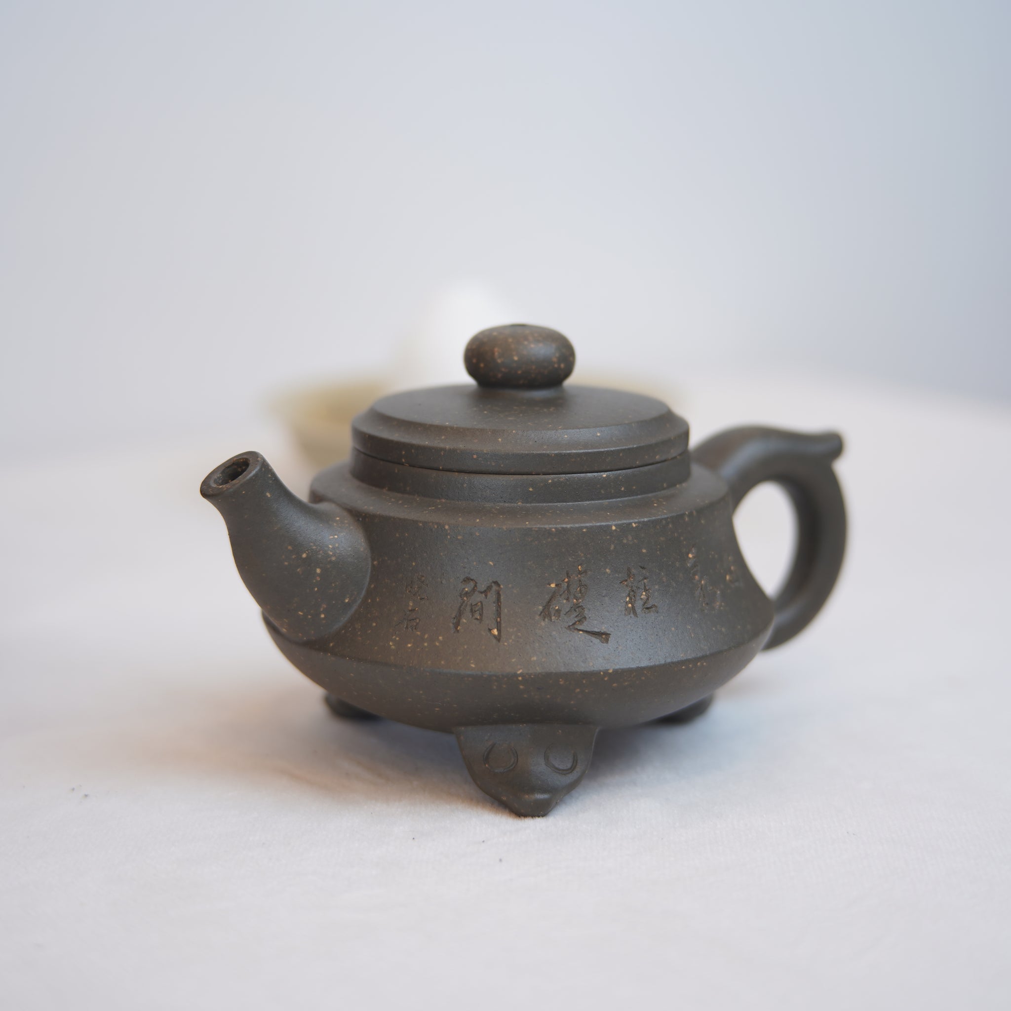 *New Product* [Three-Legged Tripod] Purple Clay Teapot with Inscribed Words on Azure Clay