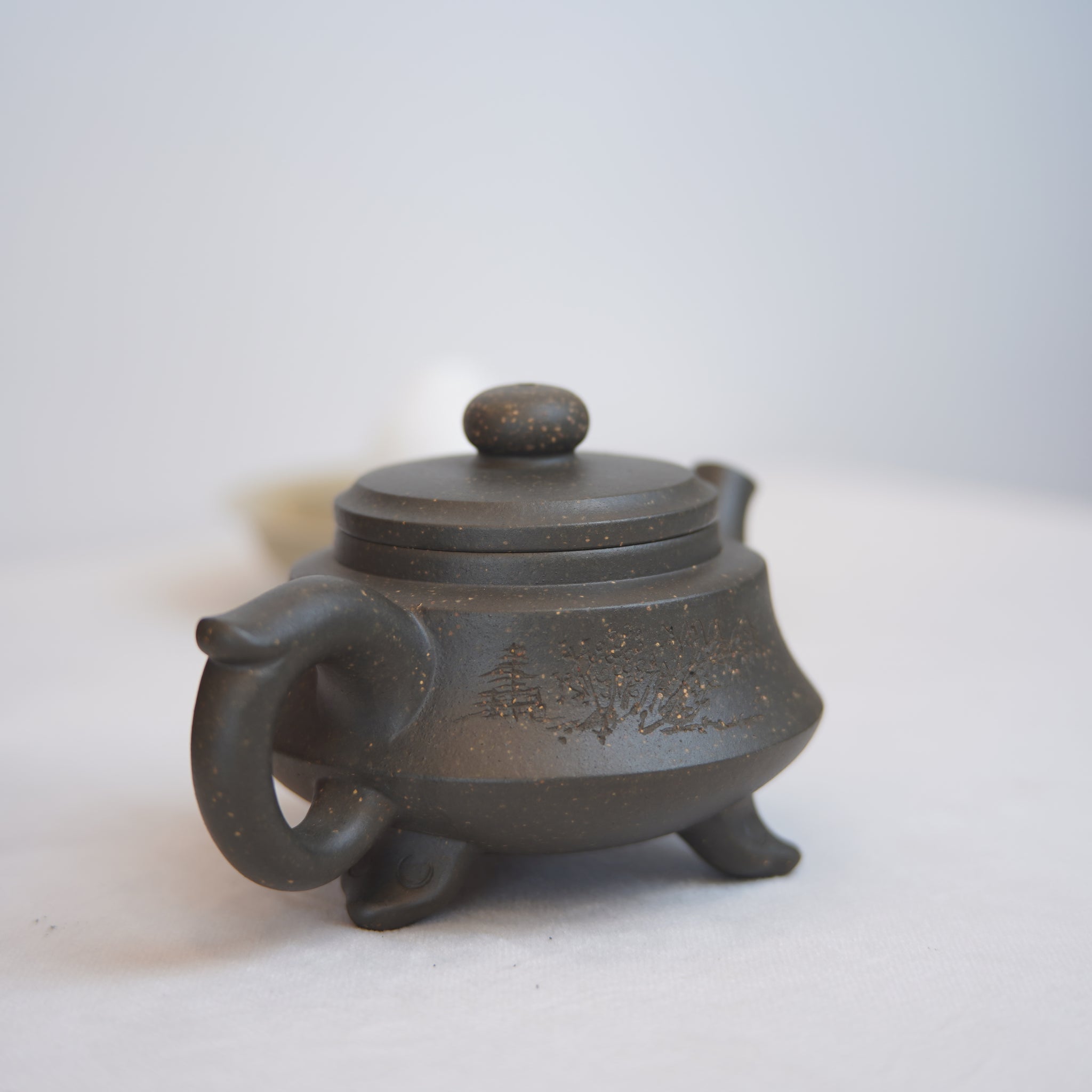 *New Product* [Three-Legged Tripod] Purple Clay Teapot with Inscribed Words on Azure Clay