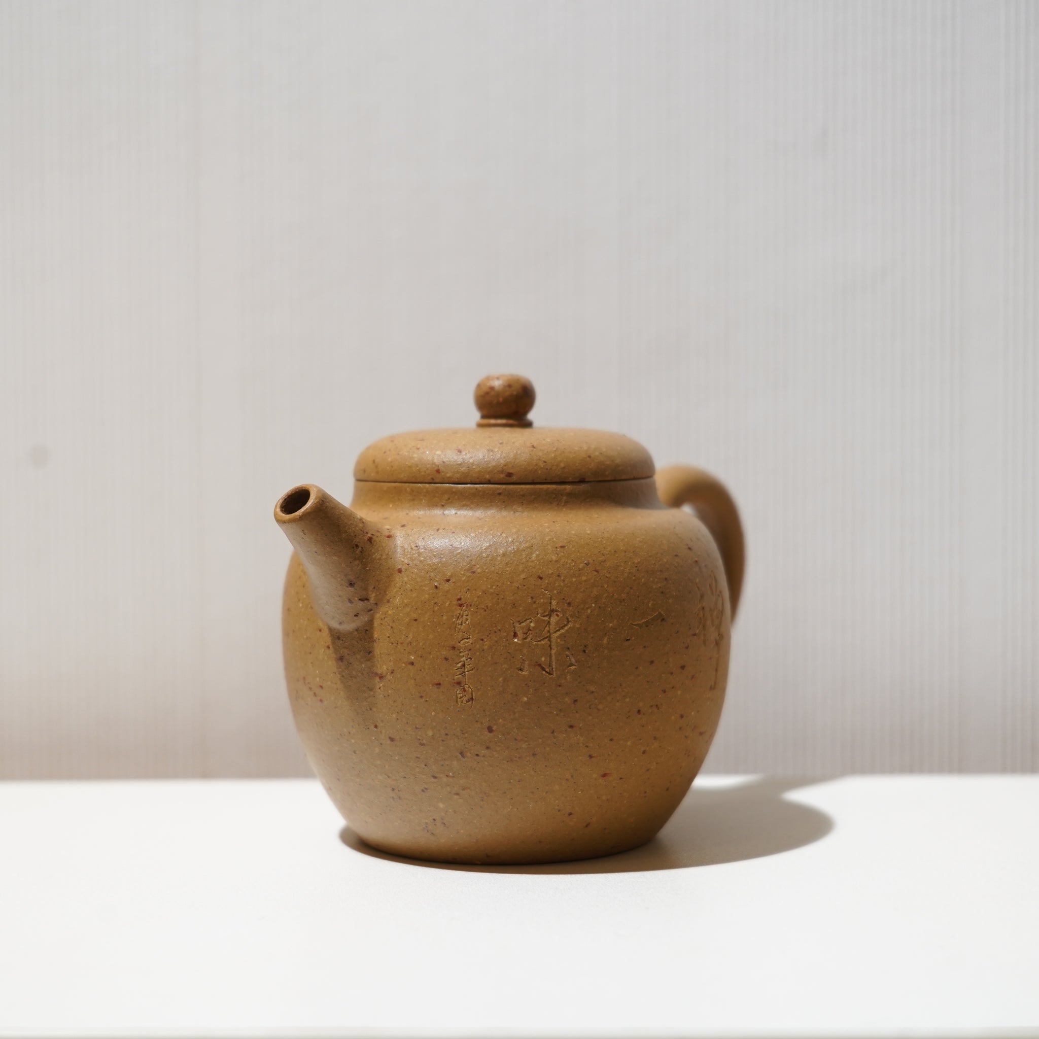 【茶禪一味】段泥調砂雕刻紫砂茶壺