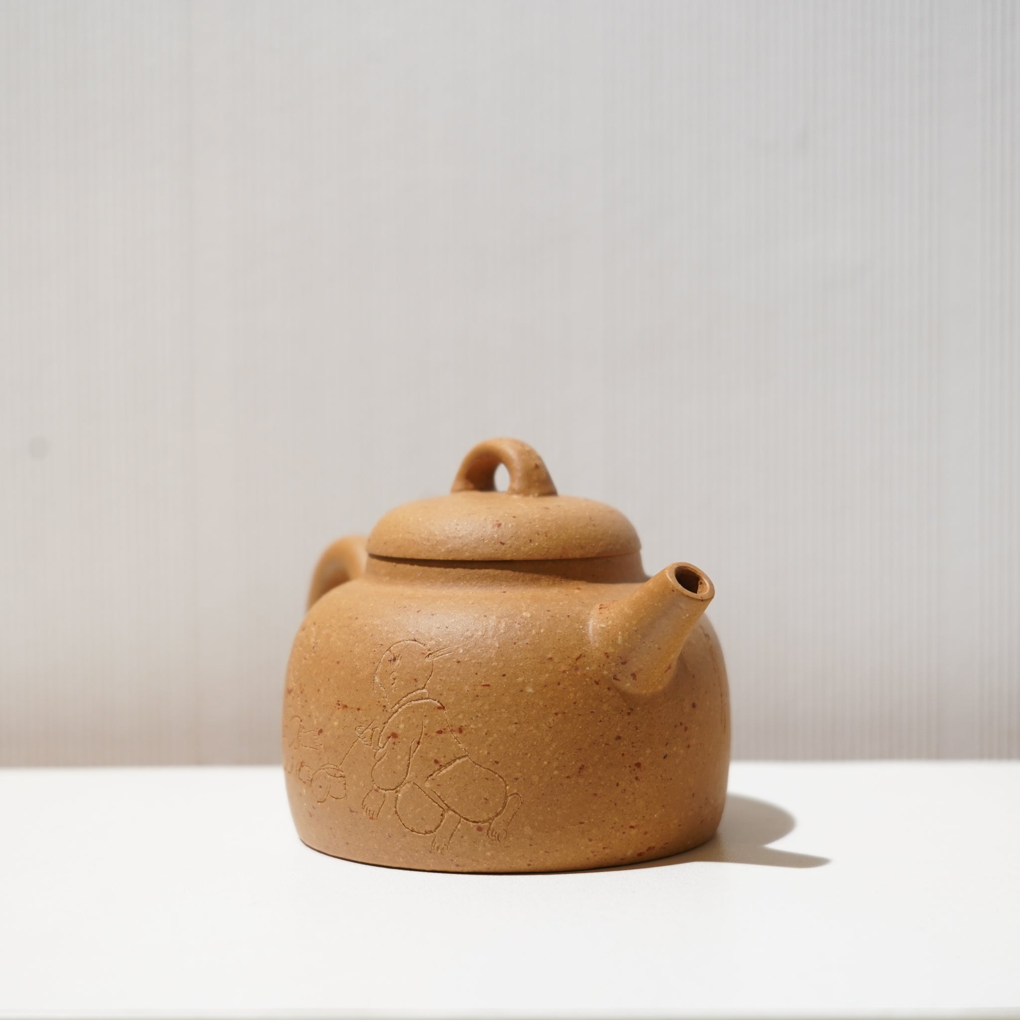 【知足常樂】段泥調砂雕刻紫砂茶壺