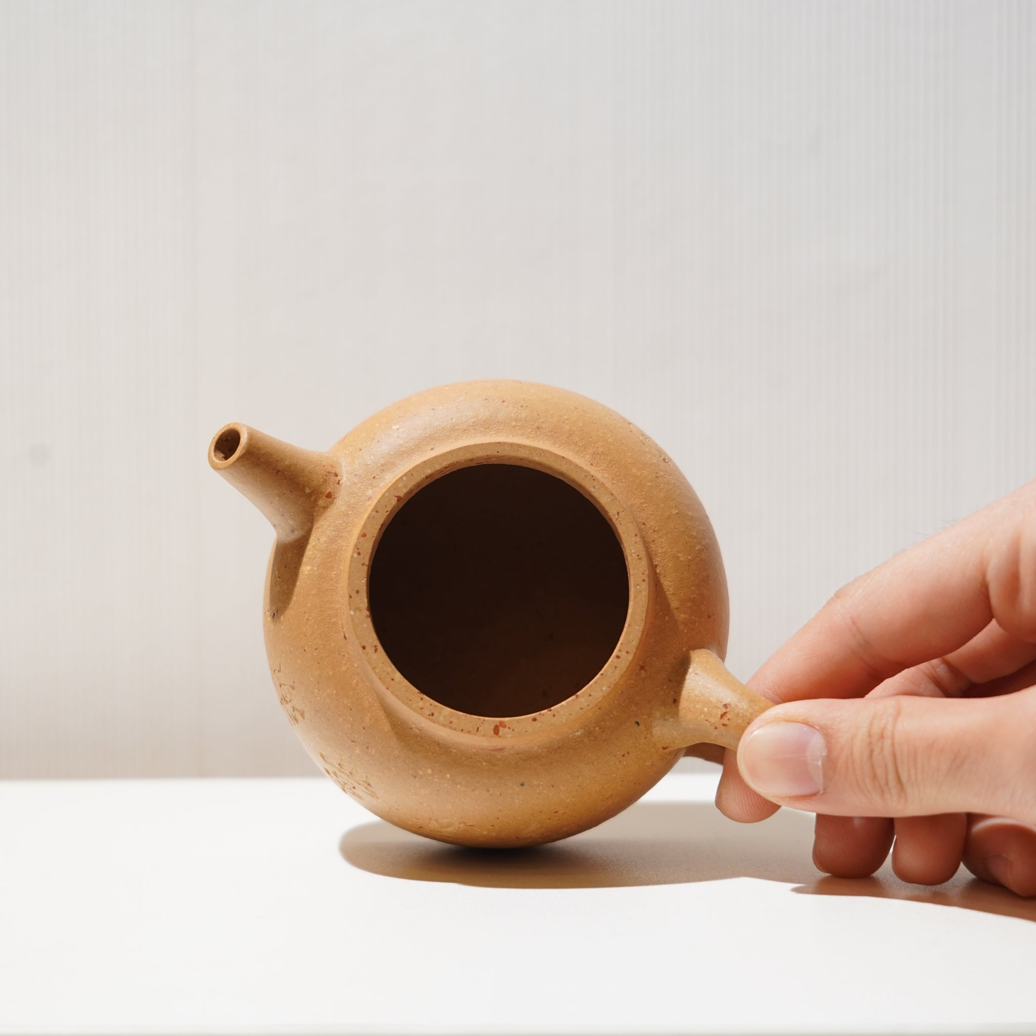 【知足常樂】段泥調砂雕刻紫砂茶壺