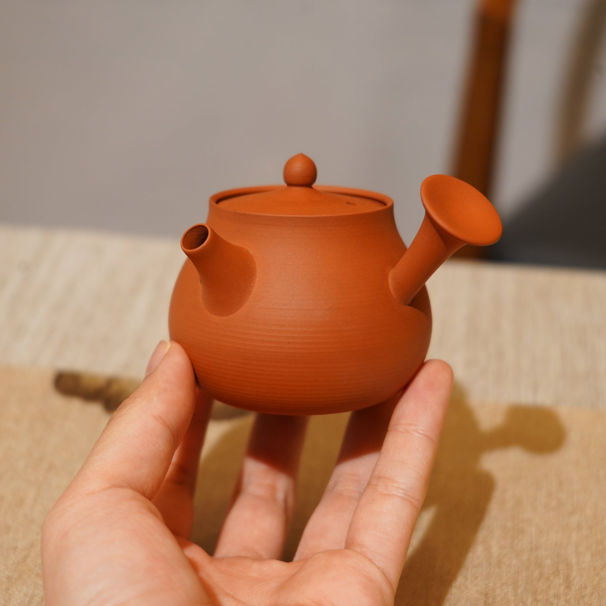 *新品*【側把小梨】全手工潮州朱泥手拉茶壺
