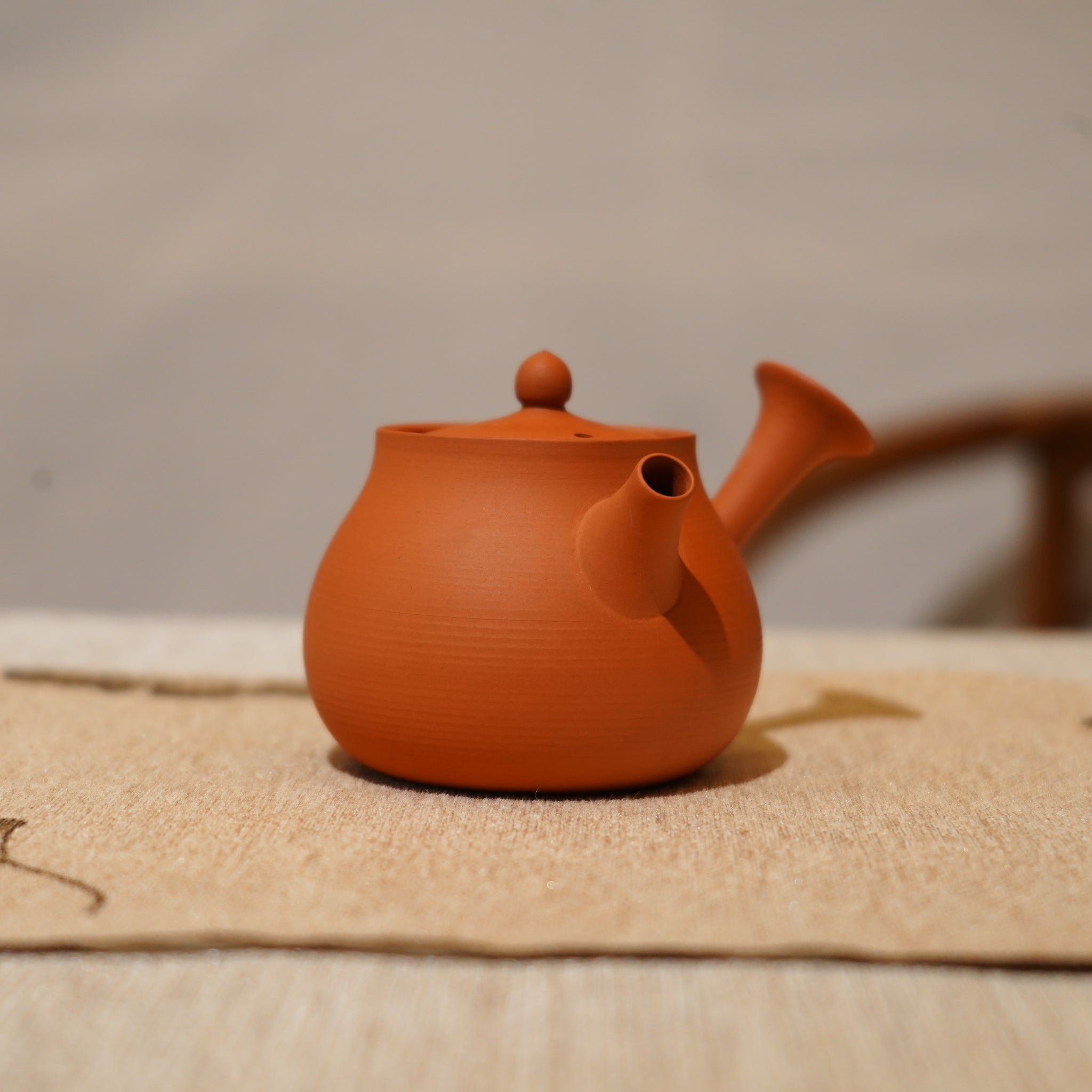 *新品*【側把小梨】全手工潮州朱泥手拉茶壺