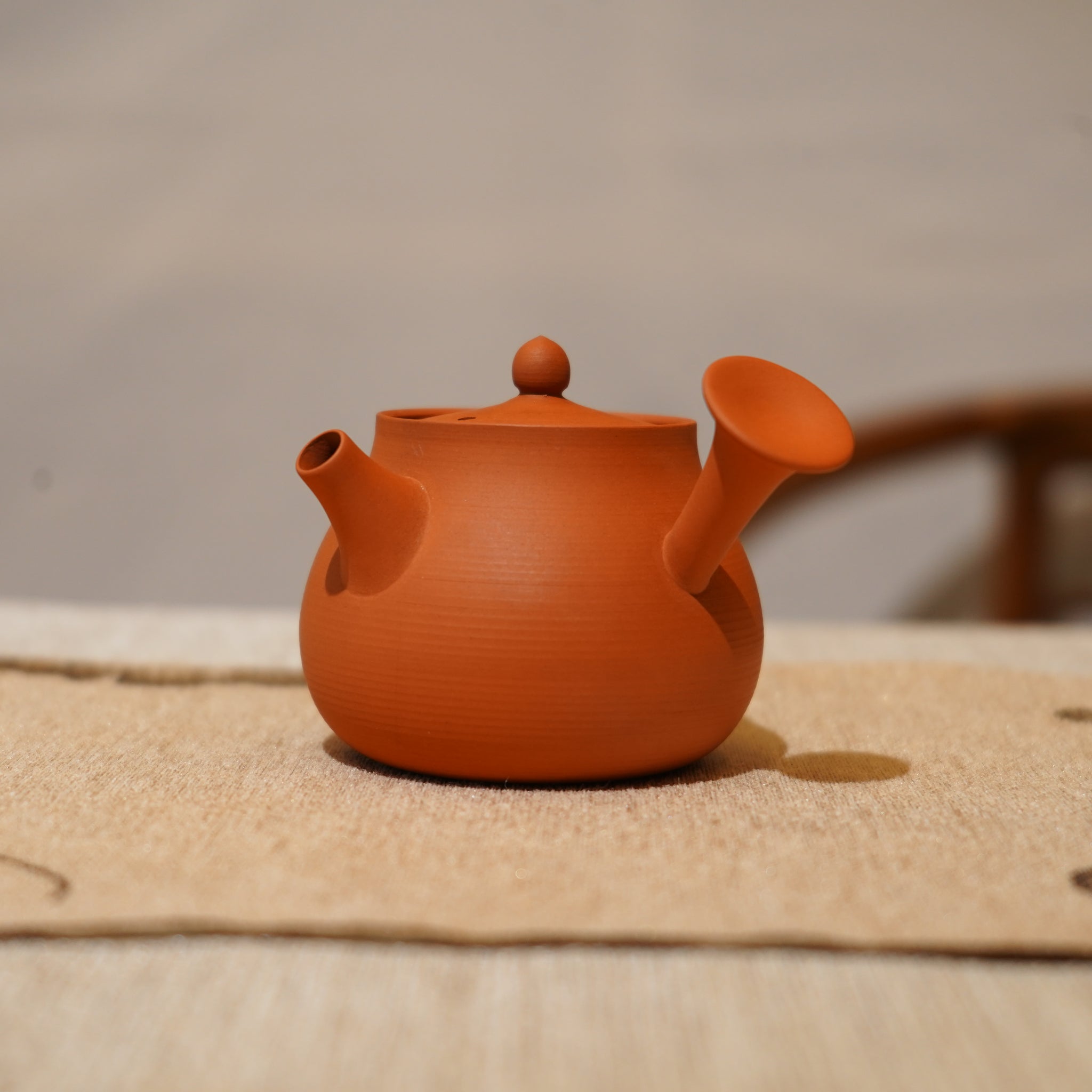 *新品*【側把小梨】全手工潮州朱泥手拉茶壺