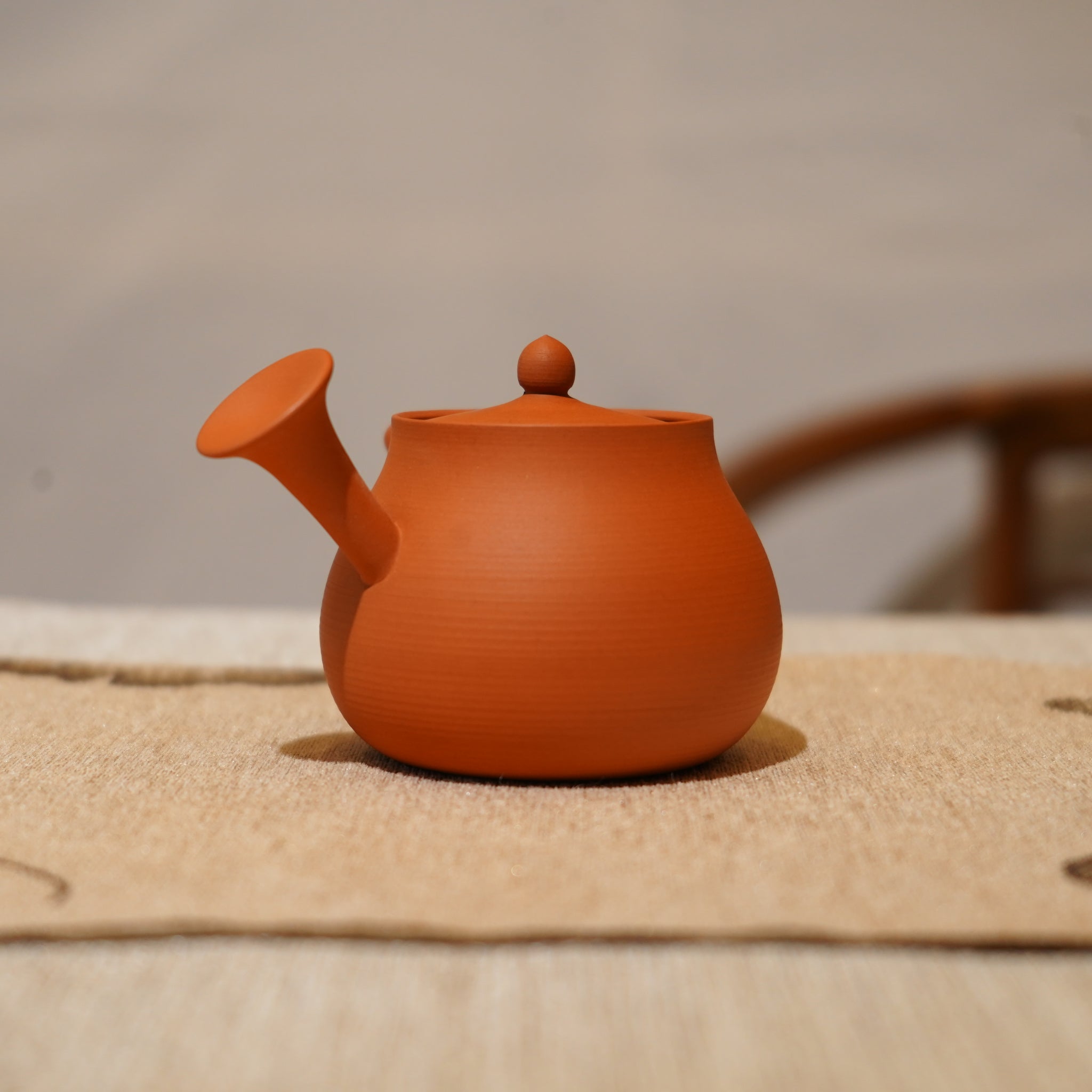 *新品*【側把小梨】全手工潮州朱泥手拉茶壺