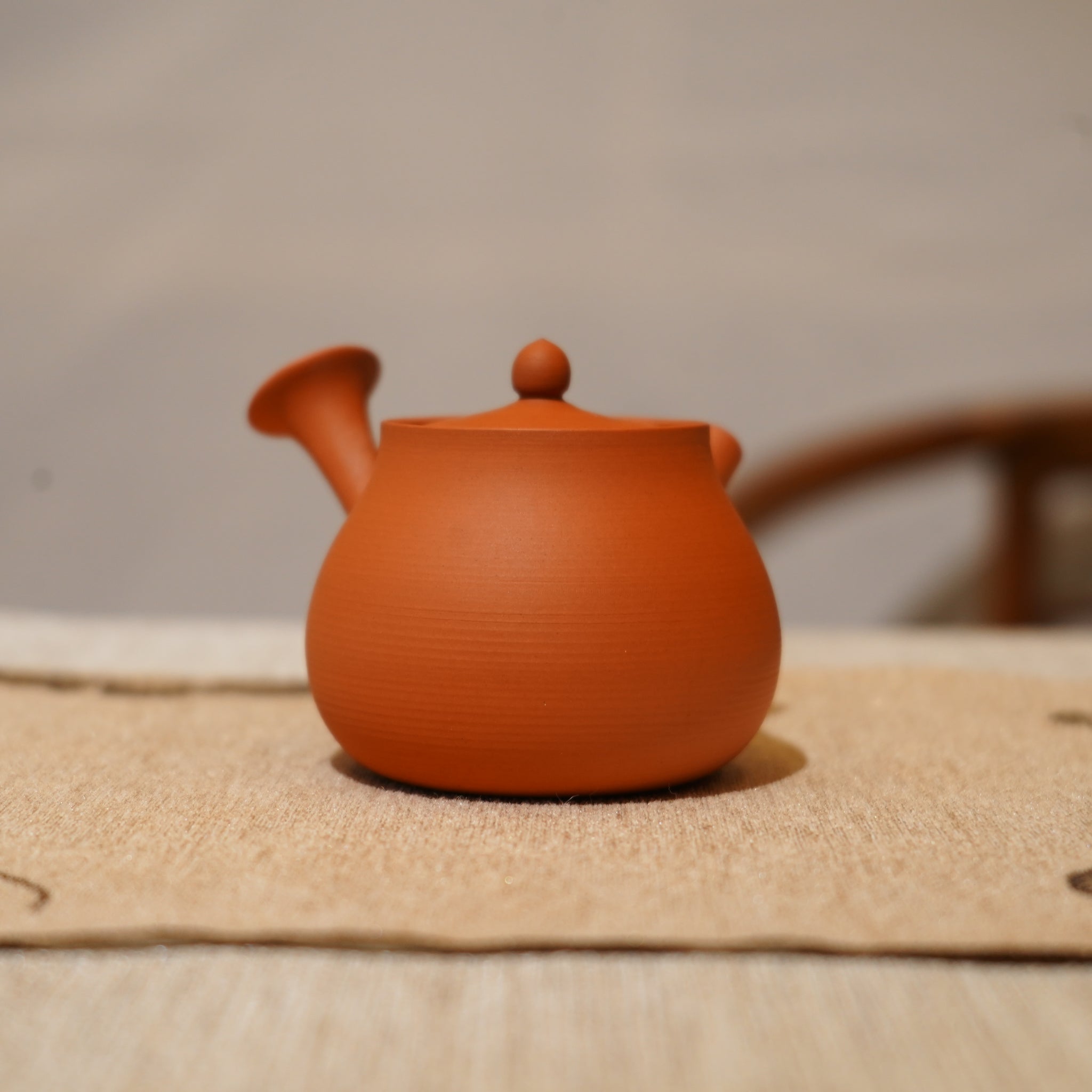 *新品*【側把小梨】全手工潮州朱泥手拉茶壺