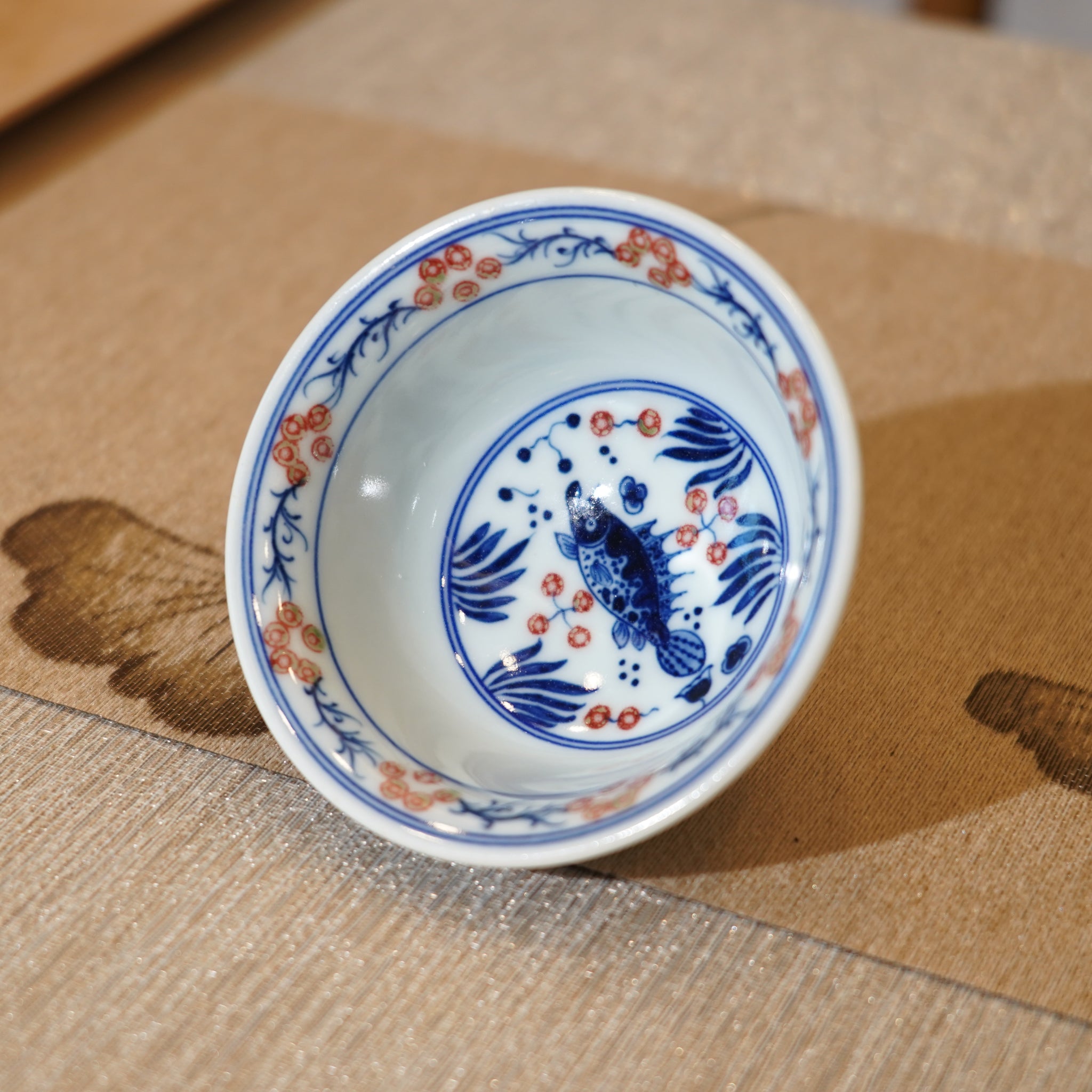 *新品*【魚藻紋】景德鎮手繪青花釉裏紅壓手主人杯