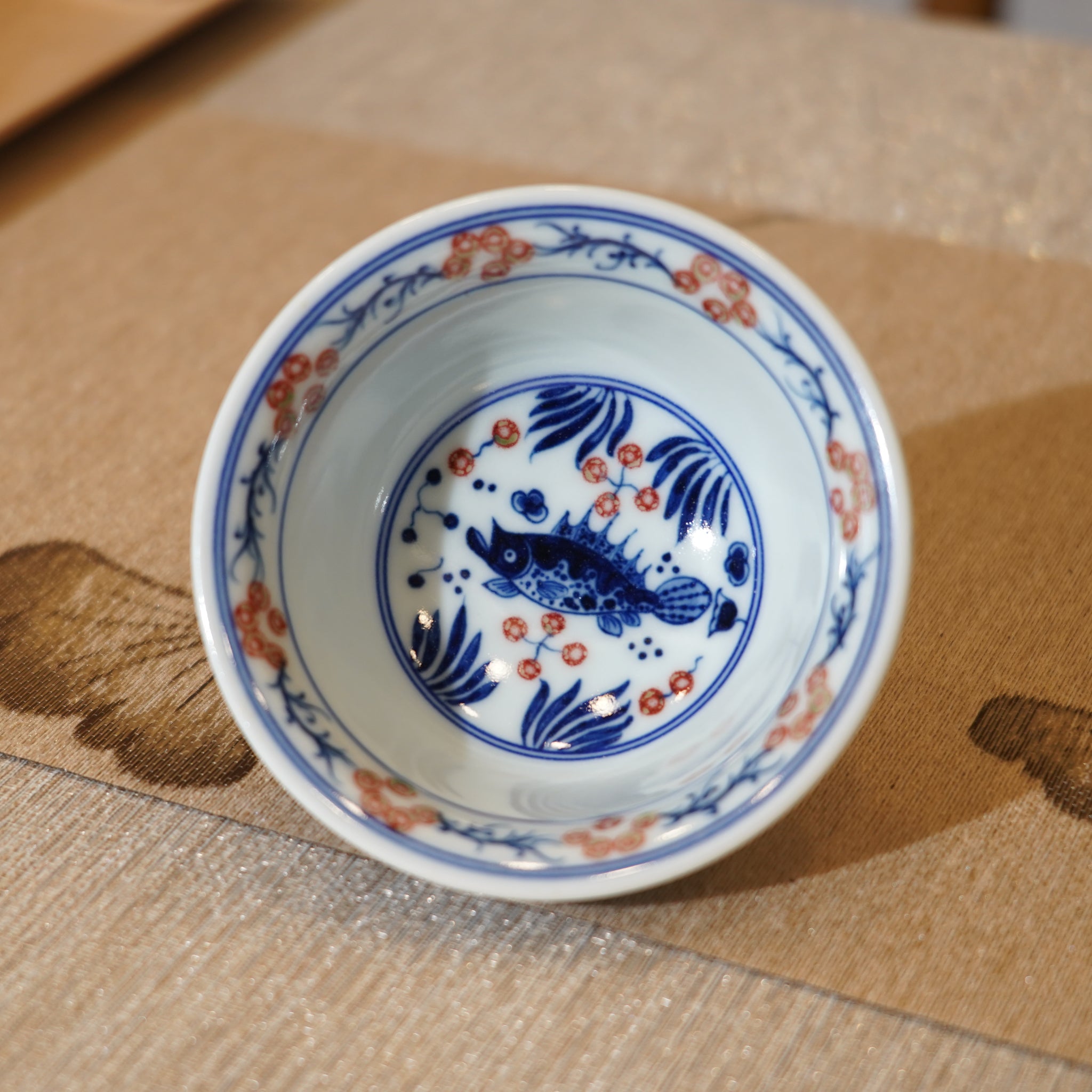 *新品*【魚藻紋】景德鎮手繪青花釉裏紅壓手主人杯