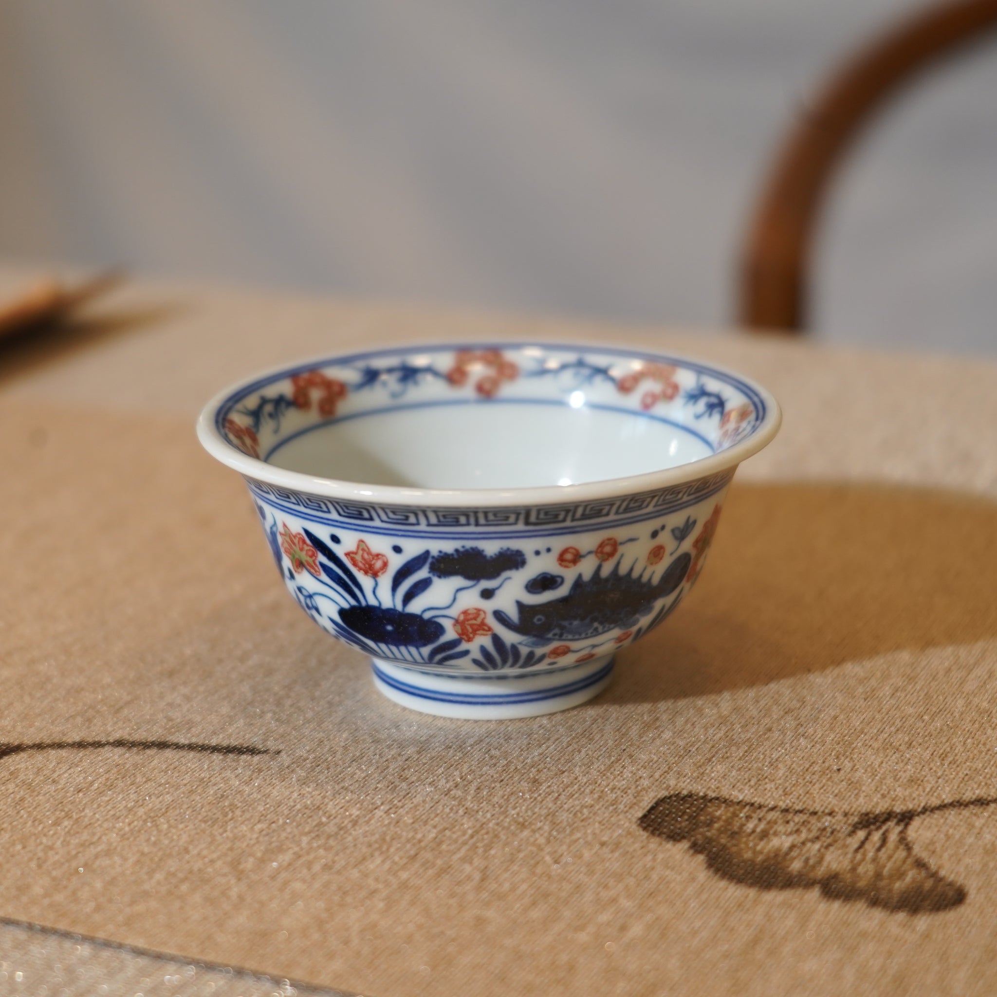 *新品*【魚藻紋】景德鎮手繪青花釉裏紅壓手主人杯