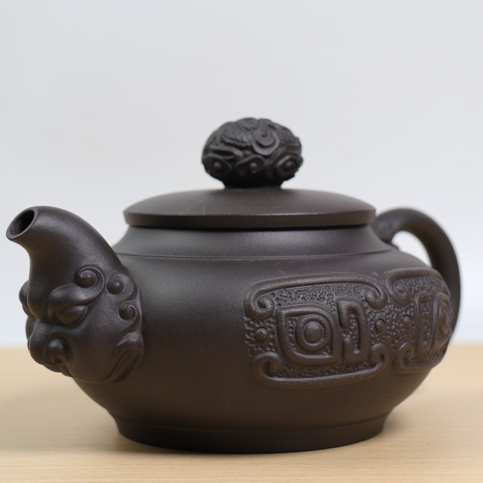 *Autumn Reward｜Buy one and get five free* [Dragon and Phoenix present auspiciousness] High-quality stone yellow clay carved purple clay teapot