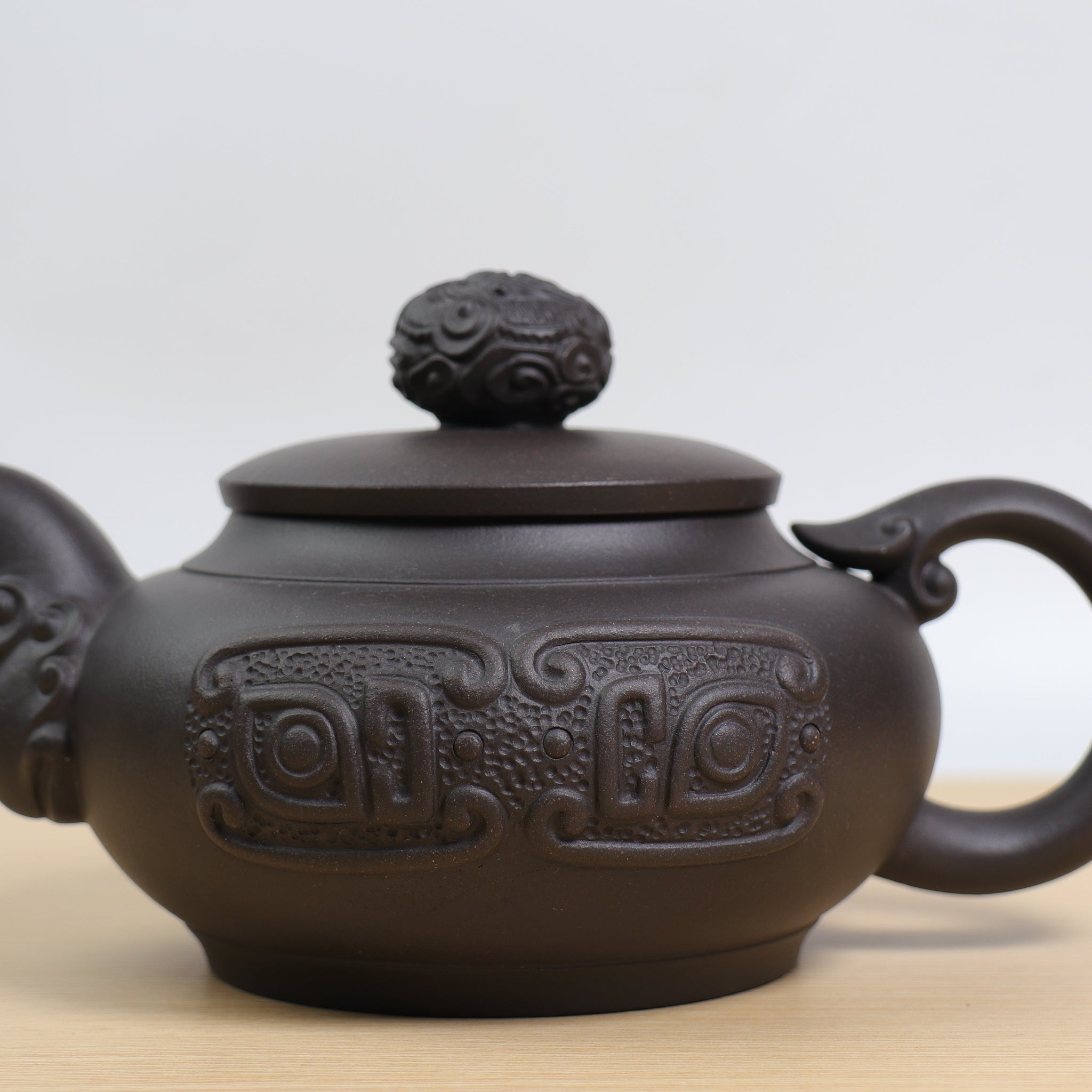 *Autumn Reward｜Buy one and get five free* [Dragon and Phoenix present auspiciousness] High-quality stone yellow clay carved purple clay teapot