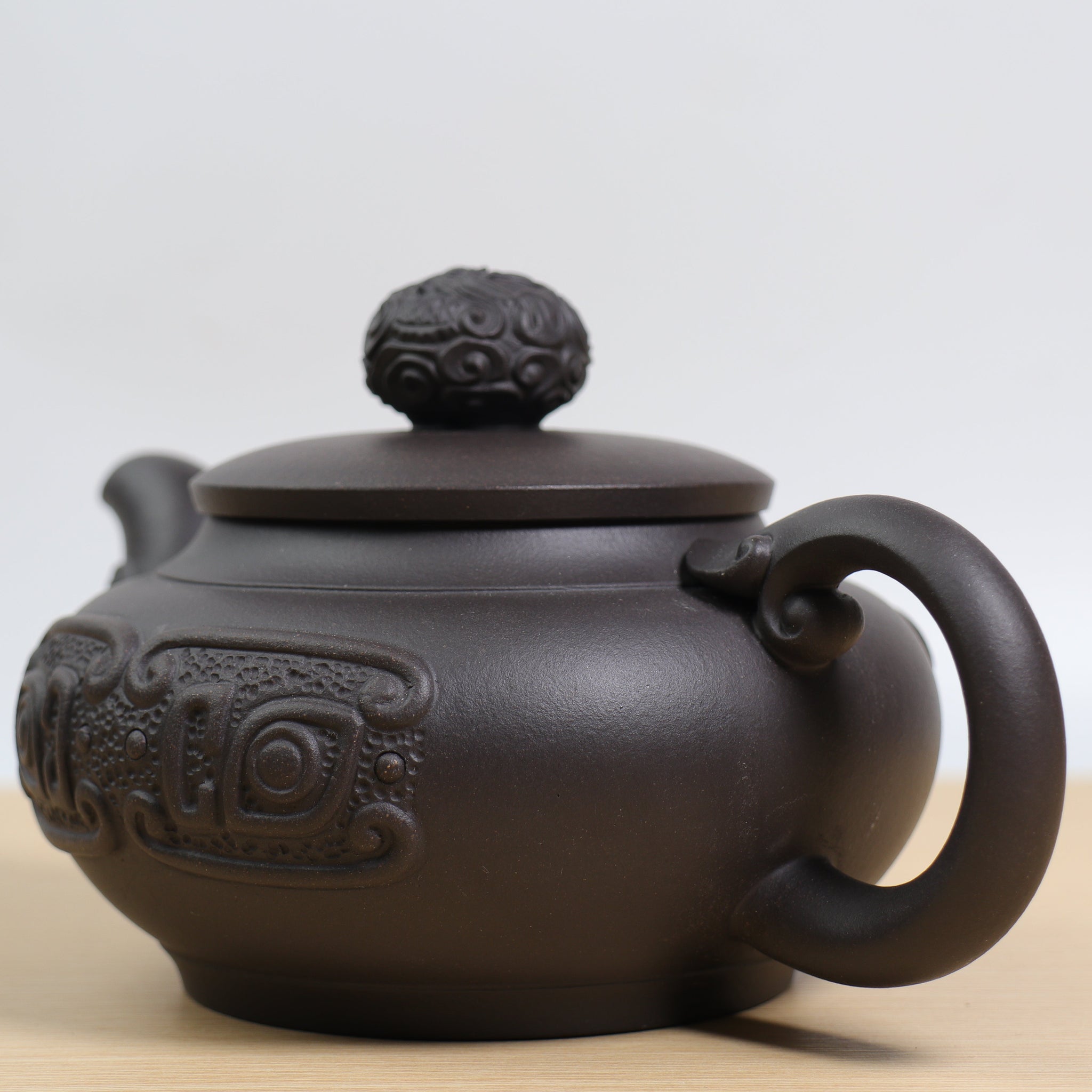 *Autumn Reward｜Buy one and get five free* [Dragon and Phoenix present auspiciousness] High-quality stone yellow clay carved purple clay teapot