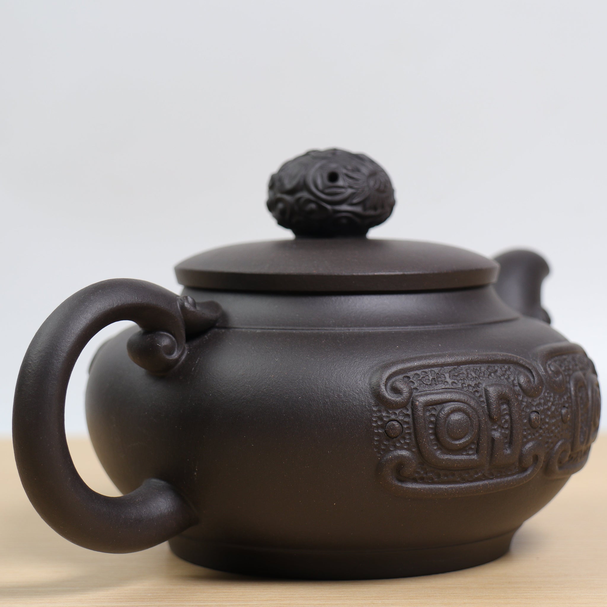 *Autumn Reward｜Buy one and get five free* [Dragon and Phoenix present auspiciousness] High-quality stone yellow clay carved purple clay teapot