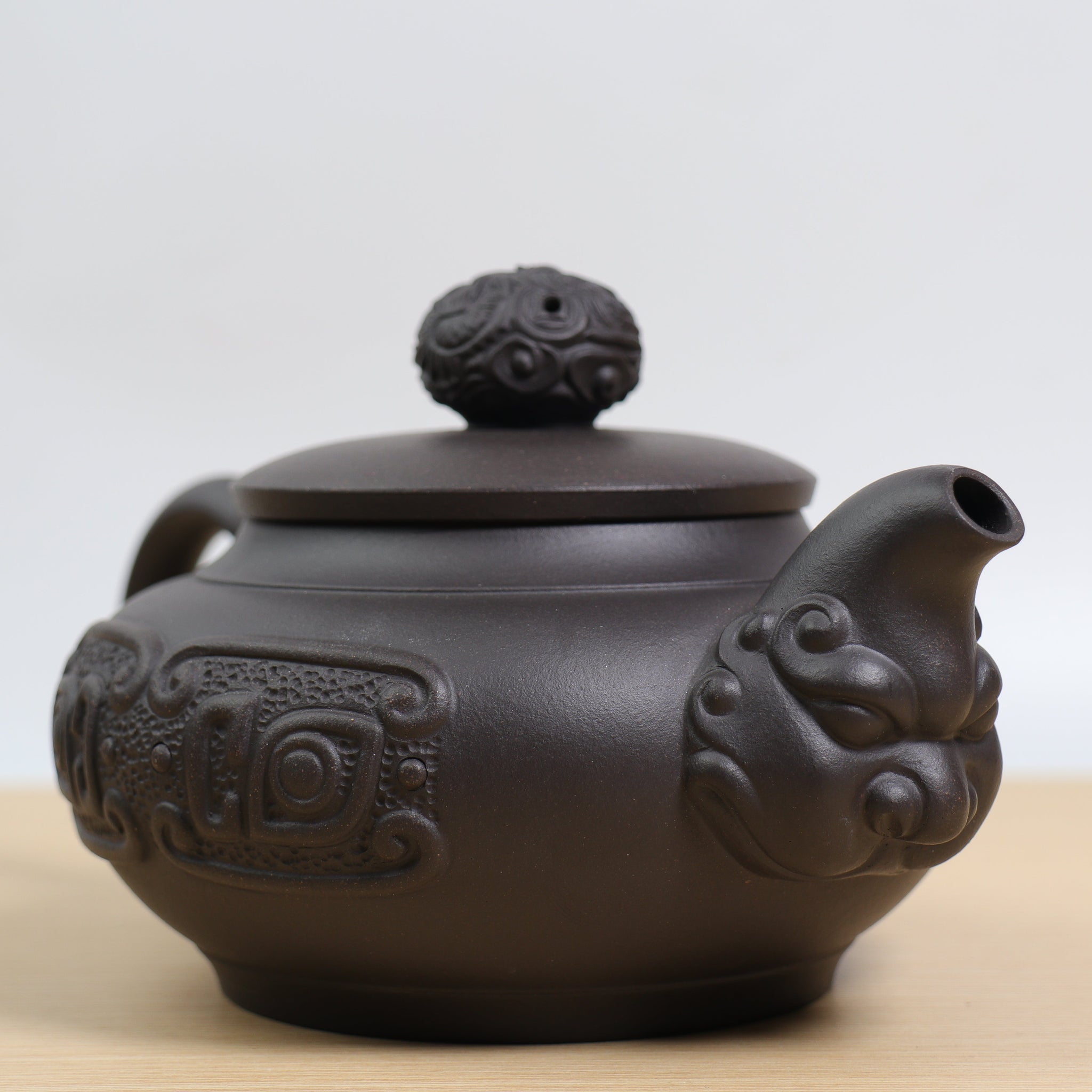 *Autumn Reward｜Buy one and get five free* [Dragon and Phoenix present auspiciousness] High-quality stone yellow clay carved purple clay teapot