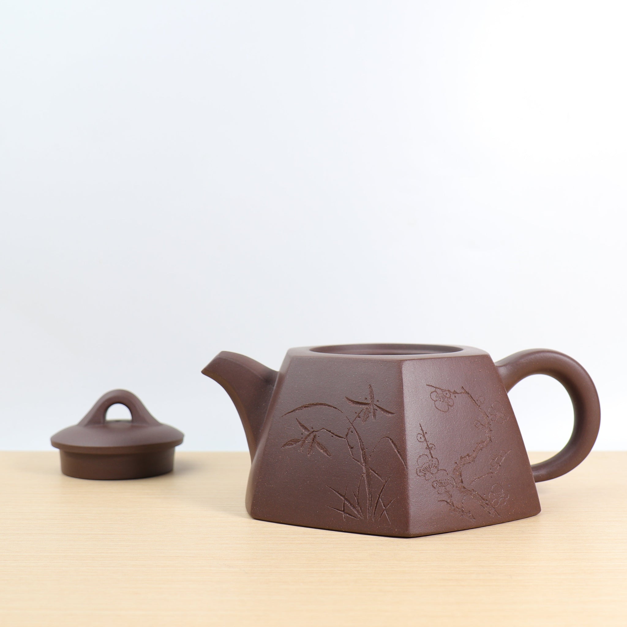 *Autumn Reward｜Buy one and get seven free* [Six square well railings] Fully hand-carved purple sand teapot with raw ore old purple mud and bamboo patterns