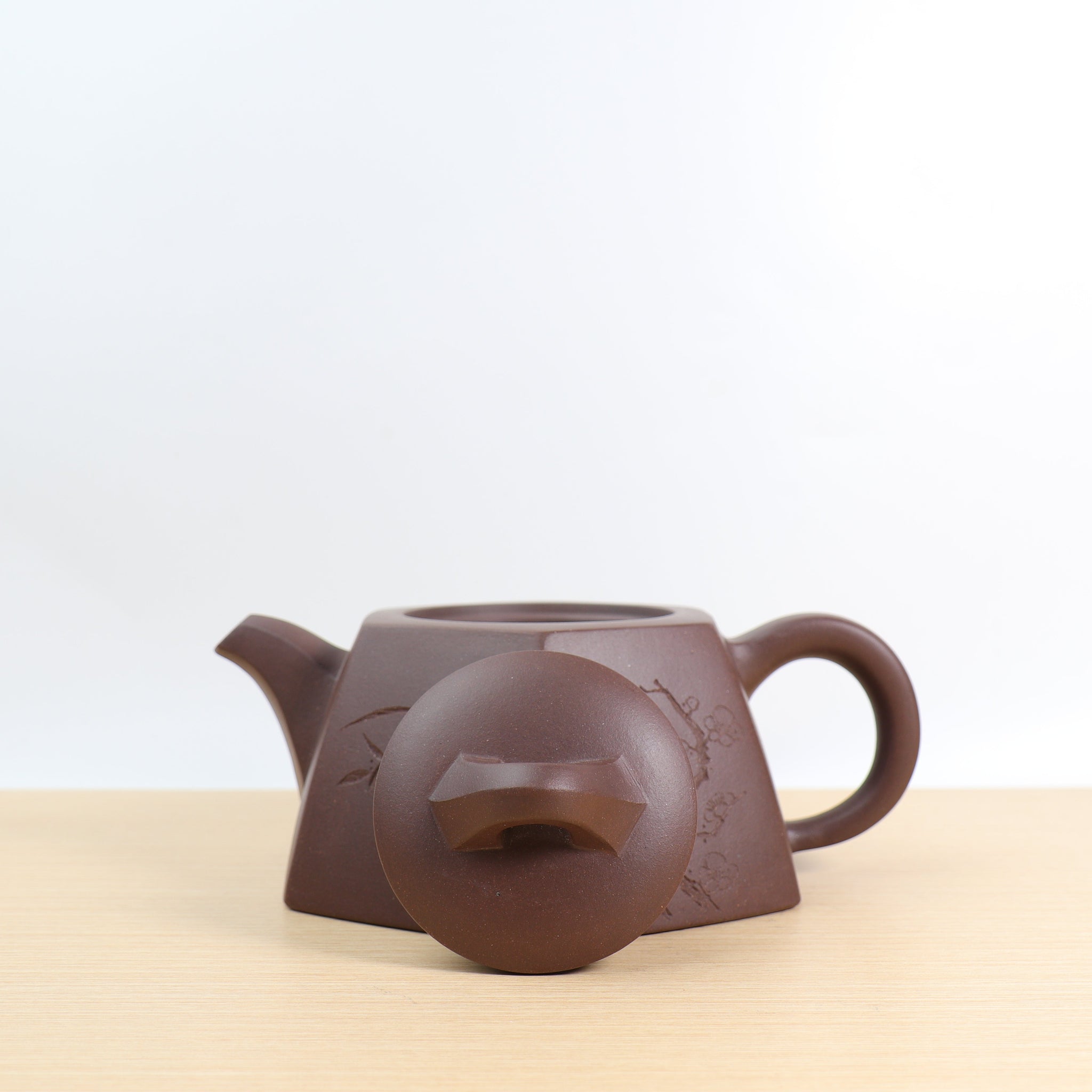 *Autumn Reward｜Buy one and get seven free* [Six square well railings] Fully hand-carved purple sand teapot with raw ore old purple mud and bamboo patterns