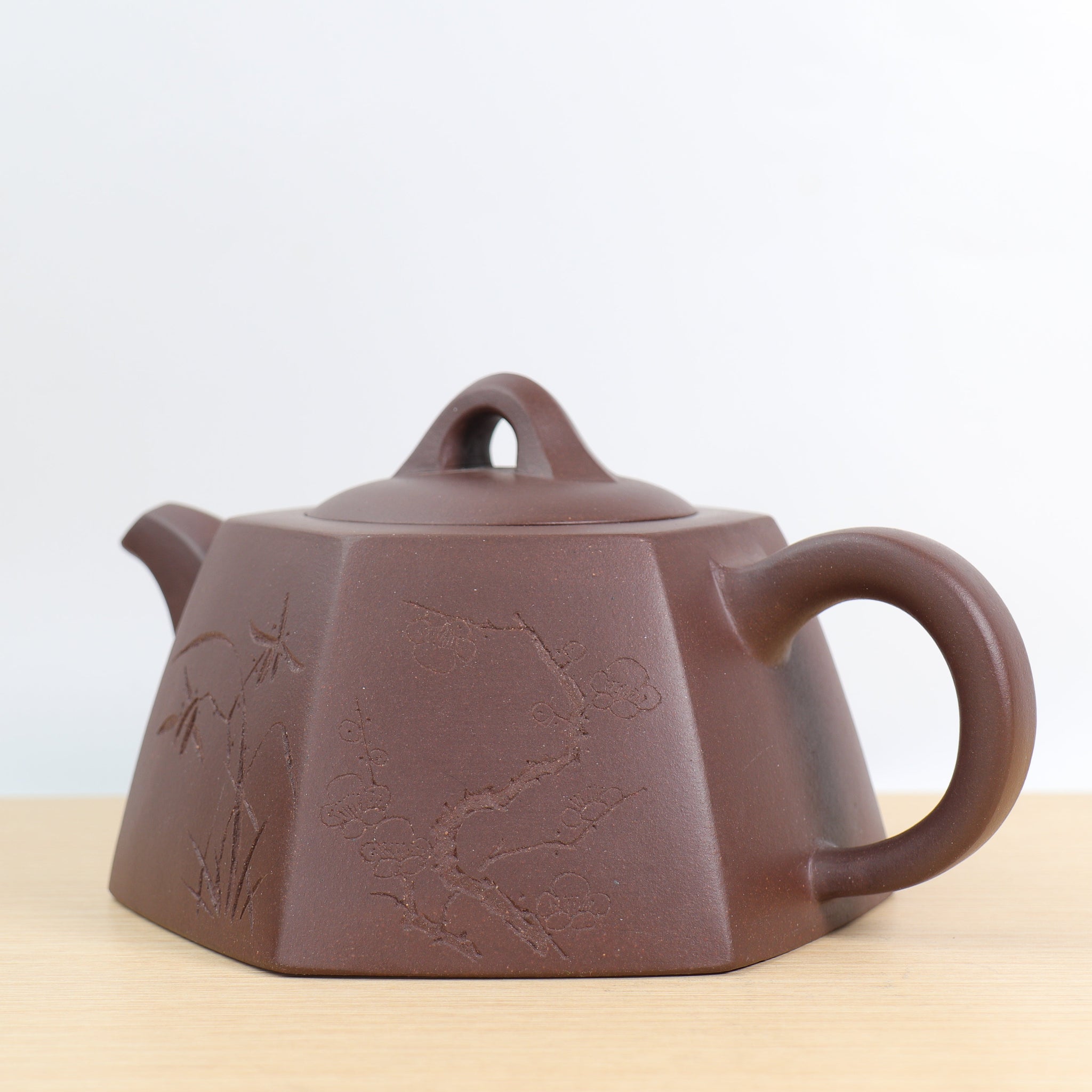 *Autumn Reward｜Buy one and get seven free* [Six square well railings] Fully hand-carved purple sand teapot with raw ore old purple mud and bamboo patterns