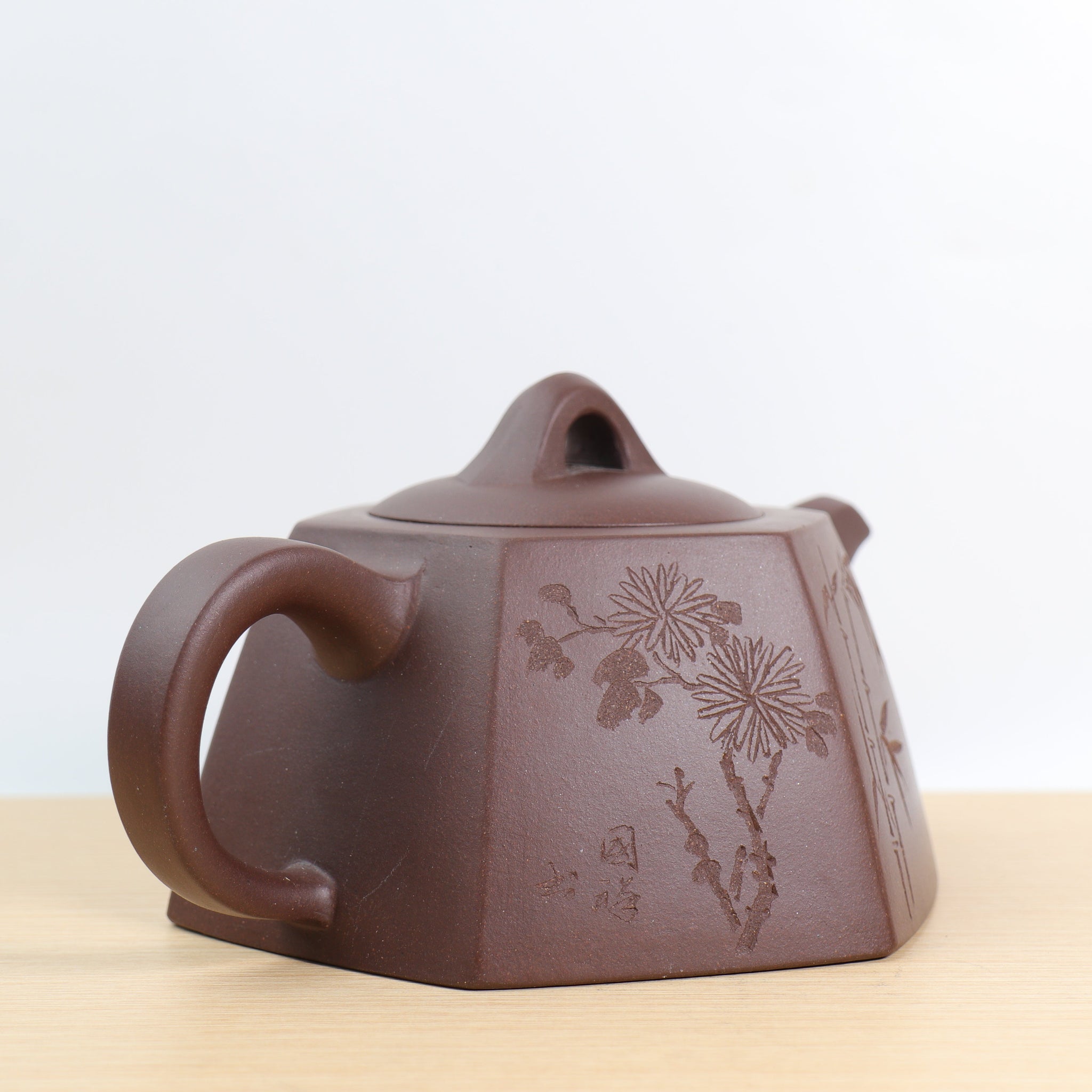 *Autumn Reward｜Buy one and get seven free* [Six square well railings] Fully hand-carved purple sand teapot with raw ore old purple mud and bamboo patterns