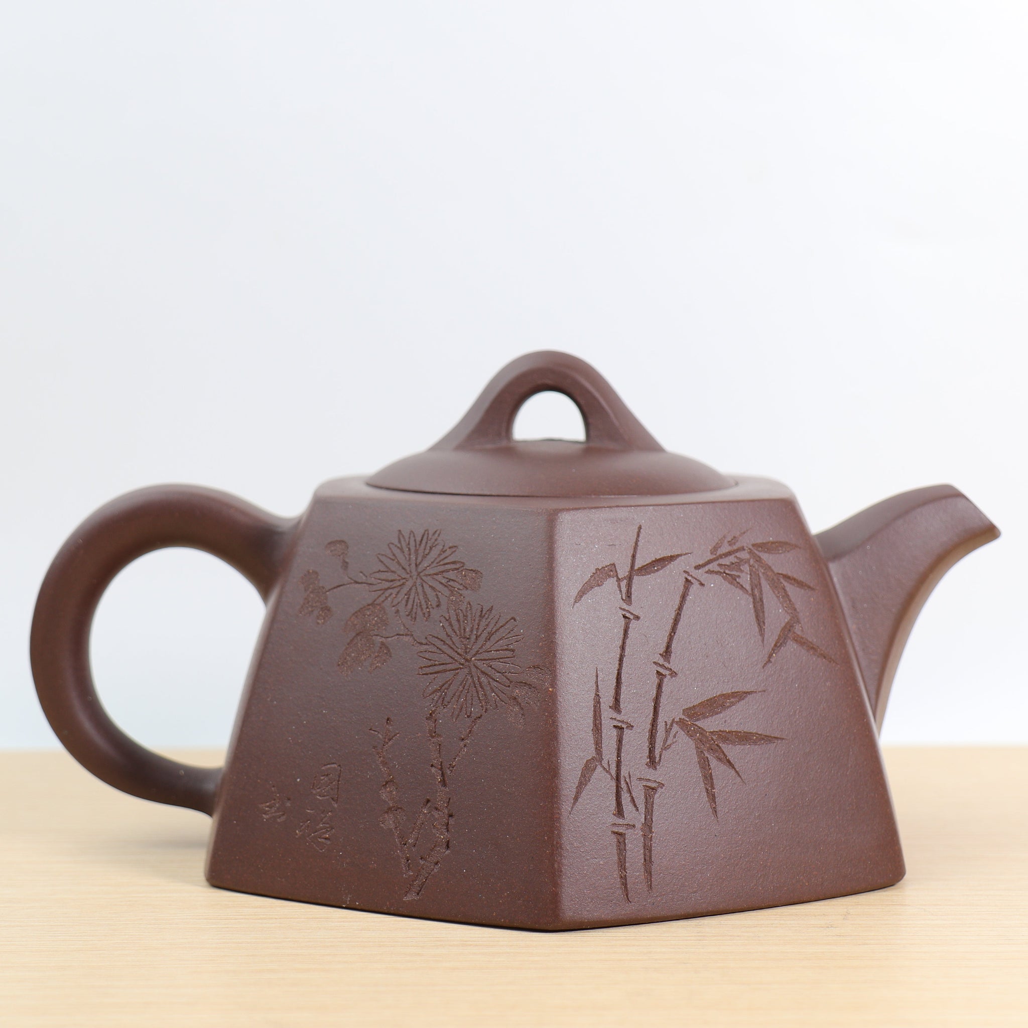 *Autumn Reward｜Buy one and get seven free* [Six square well railings] Fully hand-carved purple sand teapot with raw ore old purple mud and bamboo patterns