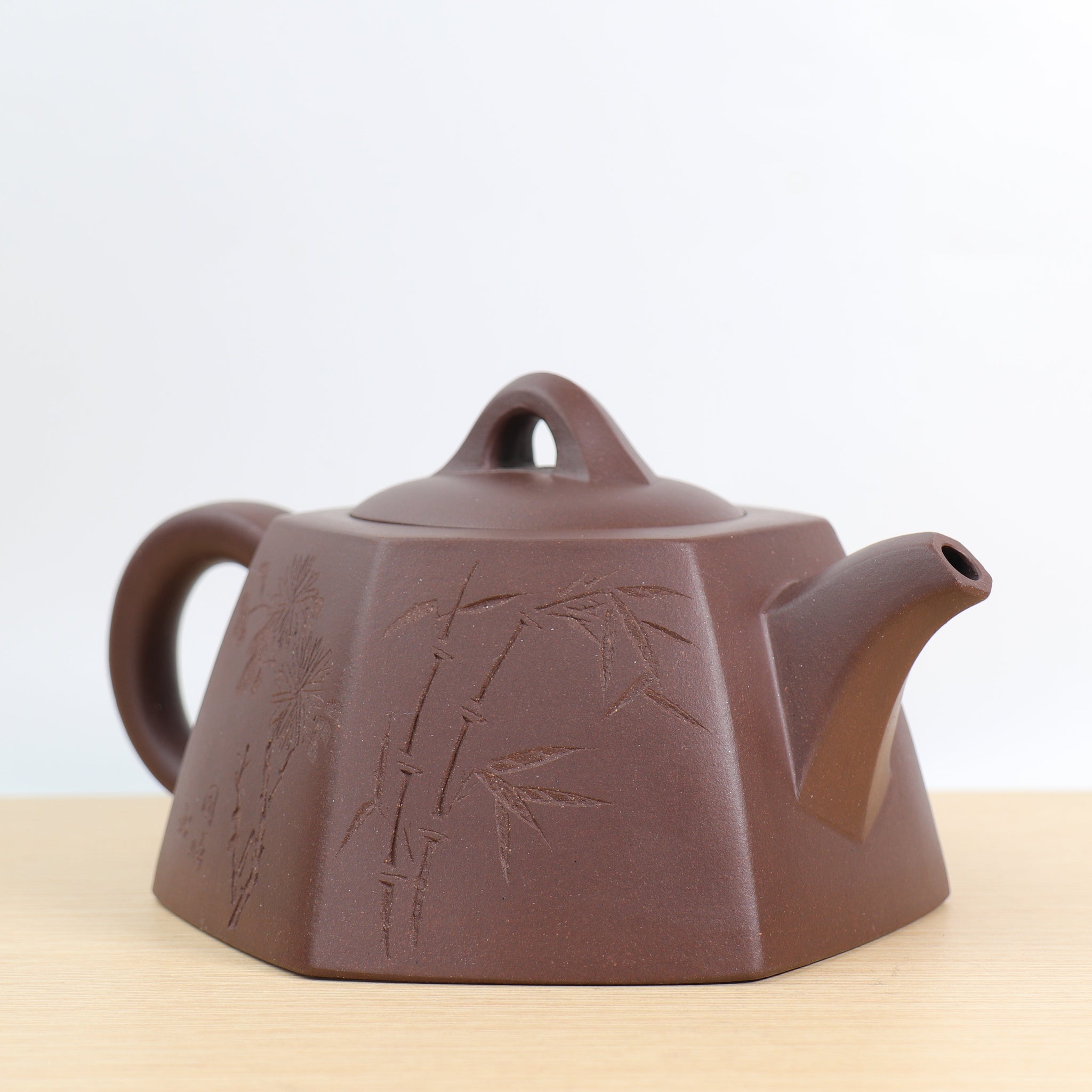 *Autumn Reward｜Buy one and get seven free* [Six square well railings] Fully hand-carved purple sand teapot with raw ore old purple mud and bamboo patterns