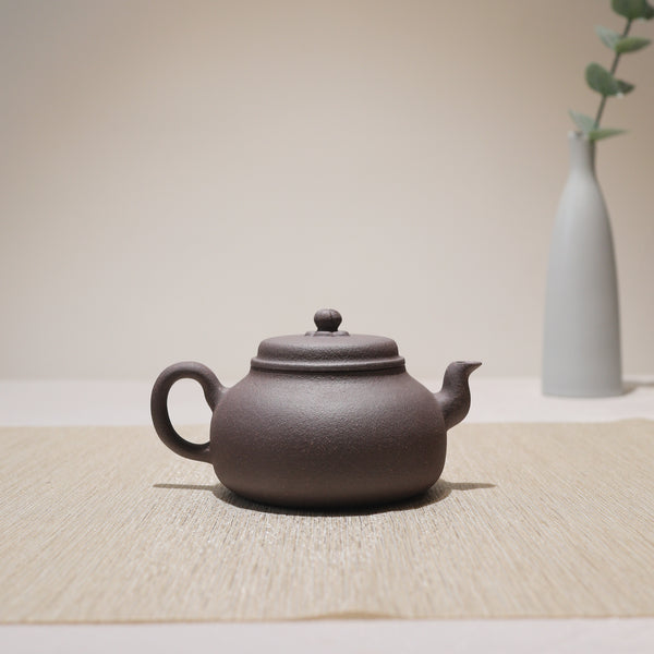 （已售出）*吳雲峰弟子*【寶菱】全手工原礦紫泥共生礦紫砂茶壺