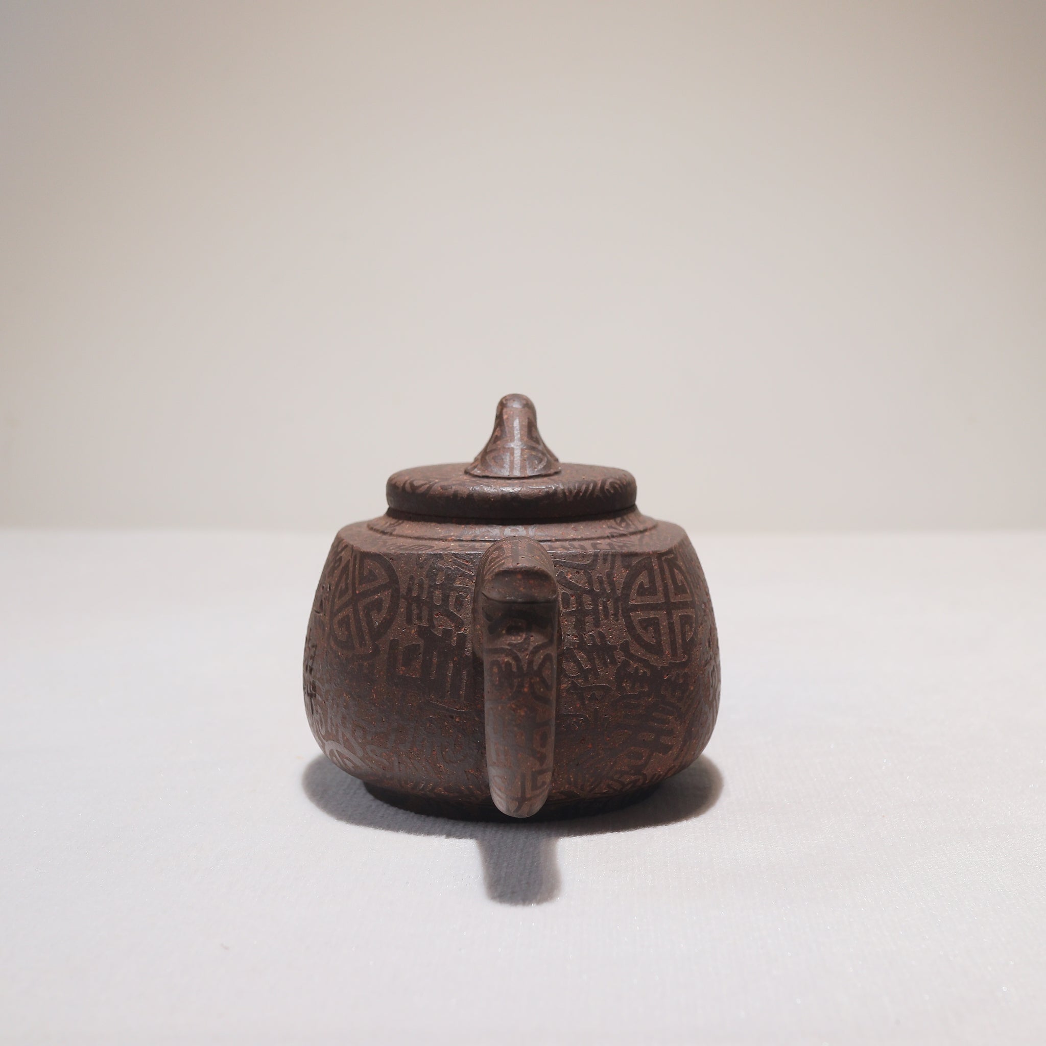 【百壽境融】鐵砂泥浮雕紫砂茶壺