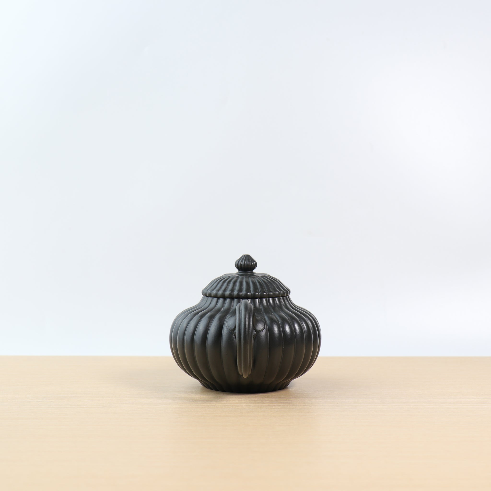 (Sold) *In Stock Taikoo **New Product* [Small Chrysanthemum Ribbed Pattern] Fully Handmade Original Mineral Xiang Tao Qing 32-petal Ribbed Purple Clay Teapot