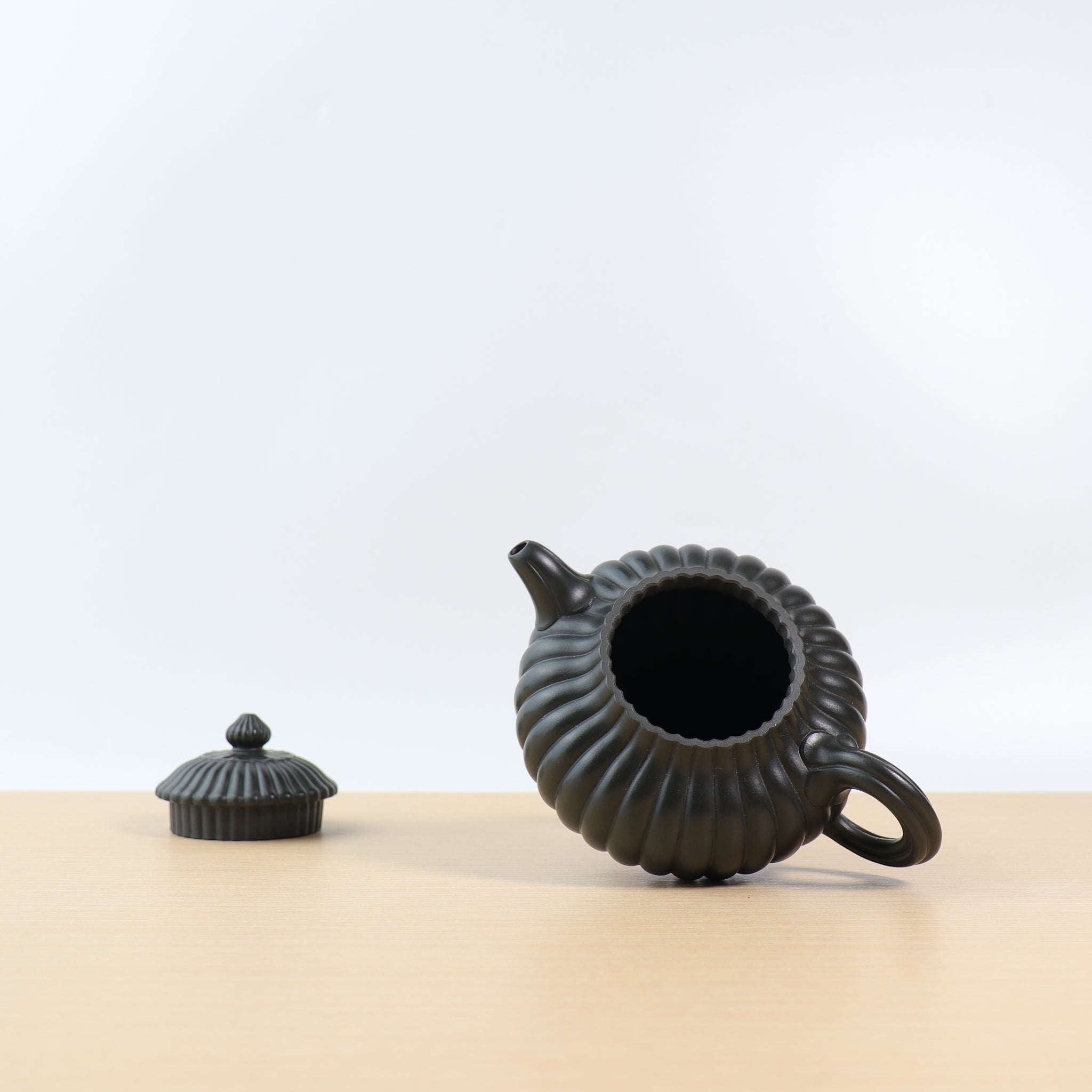 (Sold) *In Stock Taikoo **New Product* [Small Chrysanthemum Ribbed Pattern] Fully Handmade Original Mineral Xiang Tao Qing 32-petal Ribbed Purple Clay Teapot