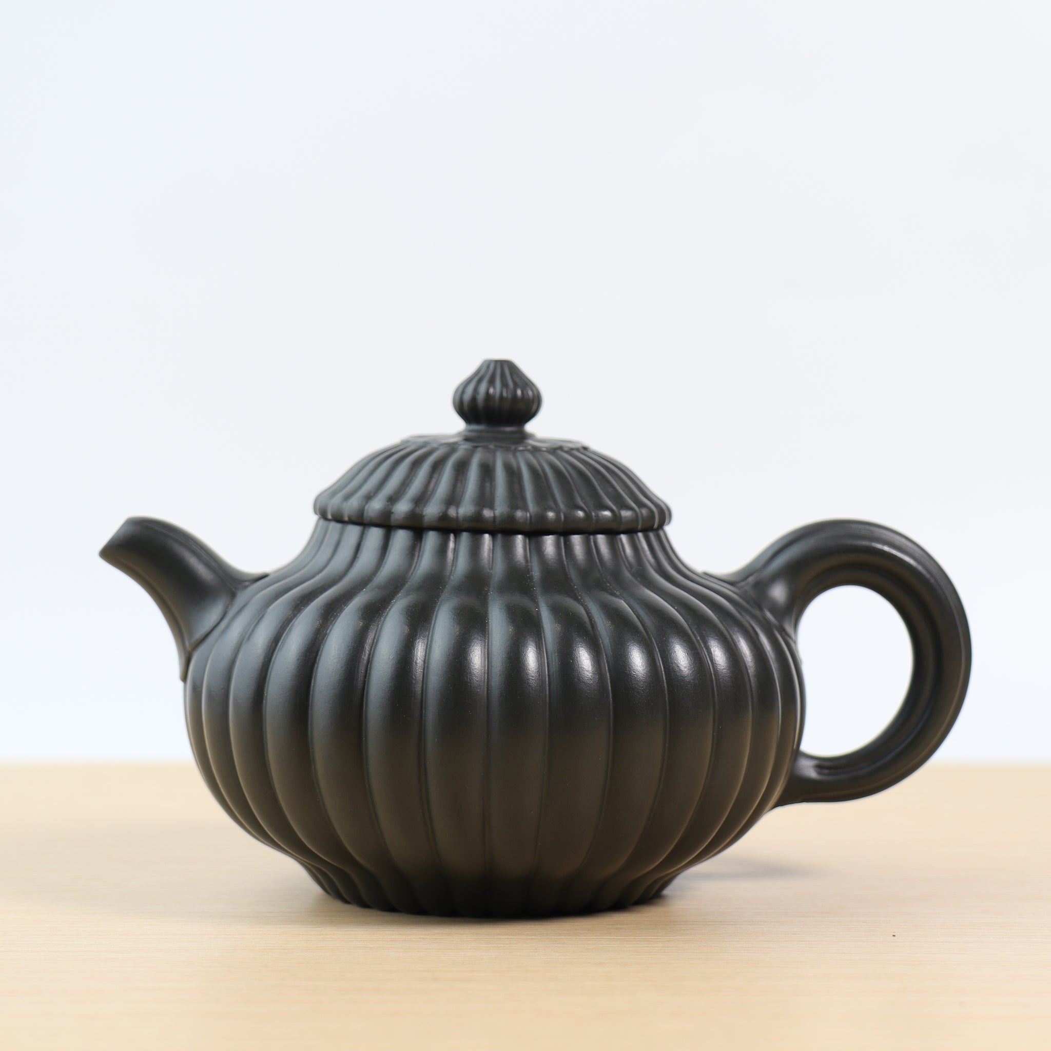 (Sold) *In Stock Taikoo **New Product* [Small Chrysanthemum Ribbed Pattern] Fully Handmade Original Mineral Xiang Tao Qing 32-petal Ribbed Purple Clay Teapot