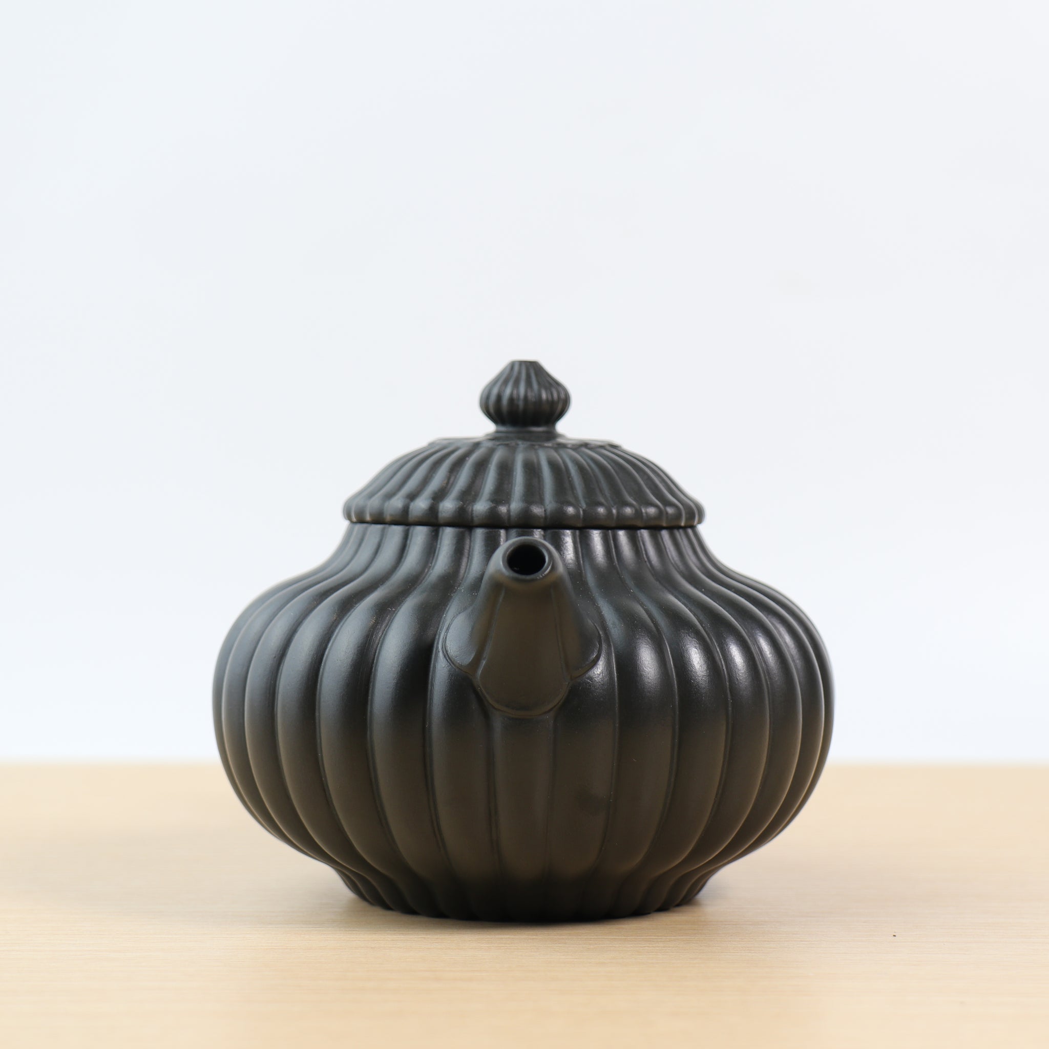 (Sold) *In Stock Taikoo **New Product* [Small Chrysanthemum Ribbed Pattern] Fully Handmade Original Mineral Xiang Tao Qing 32-petal Ribbed Purple Clay Teapot