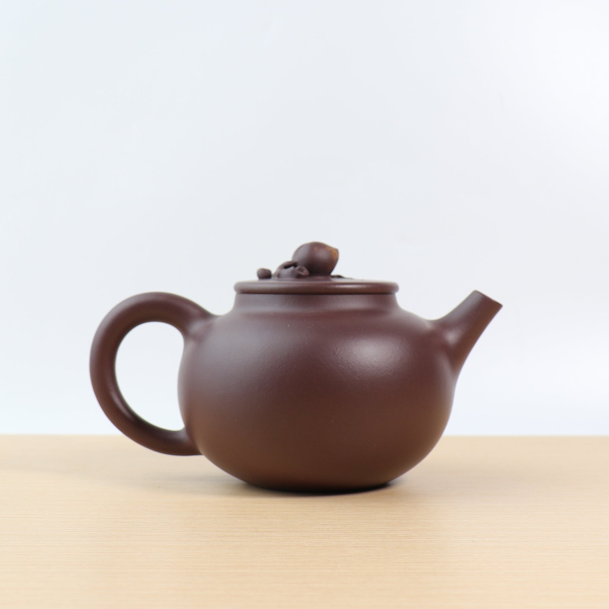 *New Product* [Shou Tao] Fully handmade raw ore bottom trough purple clay teapot with green inscriptions