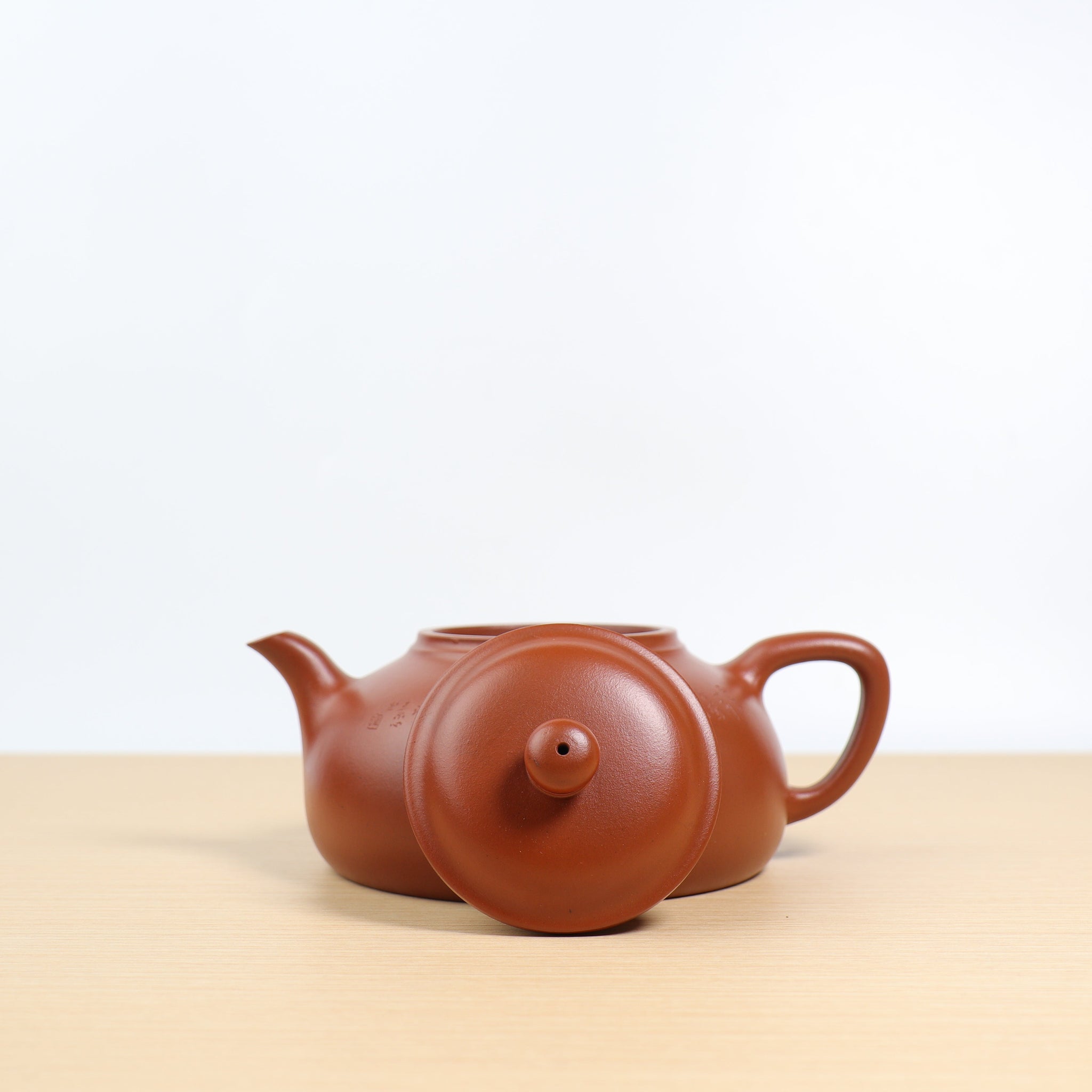 *Autumn reward｜Buy one and get three free* [Half-hat Half Moon] Purple clay teapot with words engraved on red clay