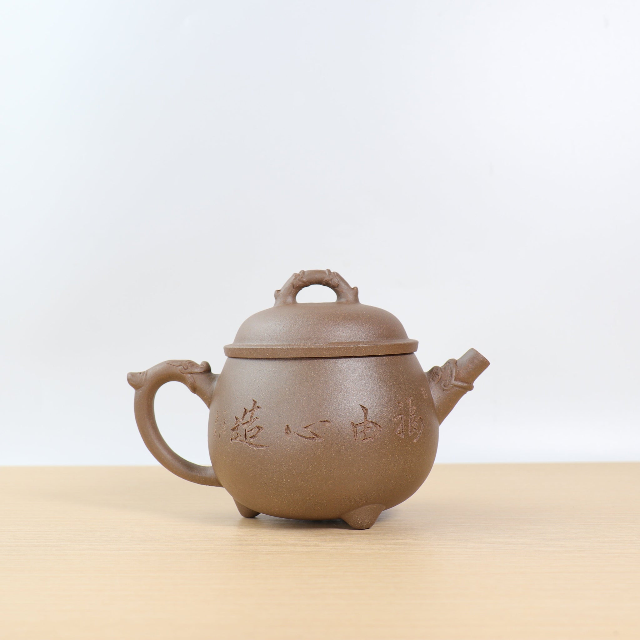 *Autumn Reward｜Buy one, get three free* [Three-Legged Dragon Zun] Purple sand teapot with calligraphy and calligraphy in gray and gray sections (slight blemishes on the spout)