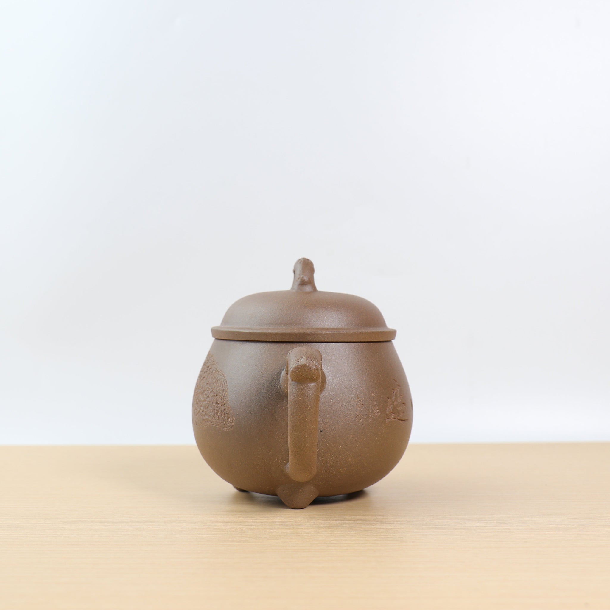 *Autumn Reward｜Buy one, get three free* [Three-Legged Dragon Zun] Purple sand teapot with calligraphy and calligraphy in gray and gray sections (slight blemishes on the spout)