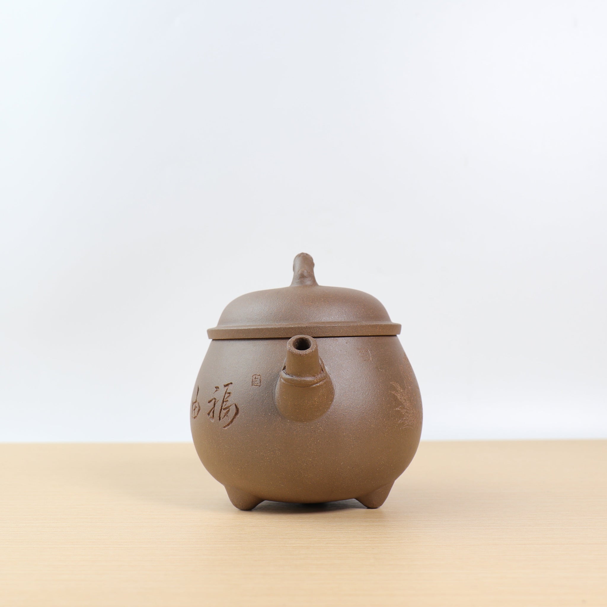 *Autumn Reward｜Buy one, get three free* [Three-Legged Dragon Zun] Purple sand teapot with calligraphy and calligraphy in gray and gray sections (slight blemishes on the spout)