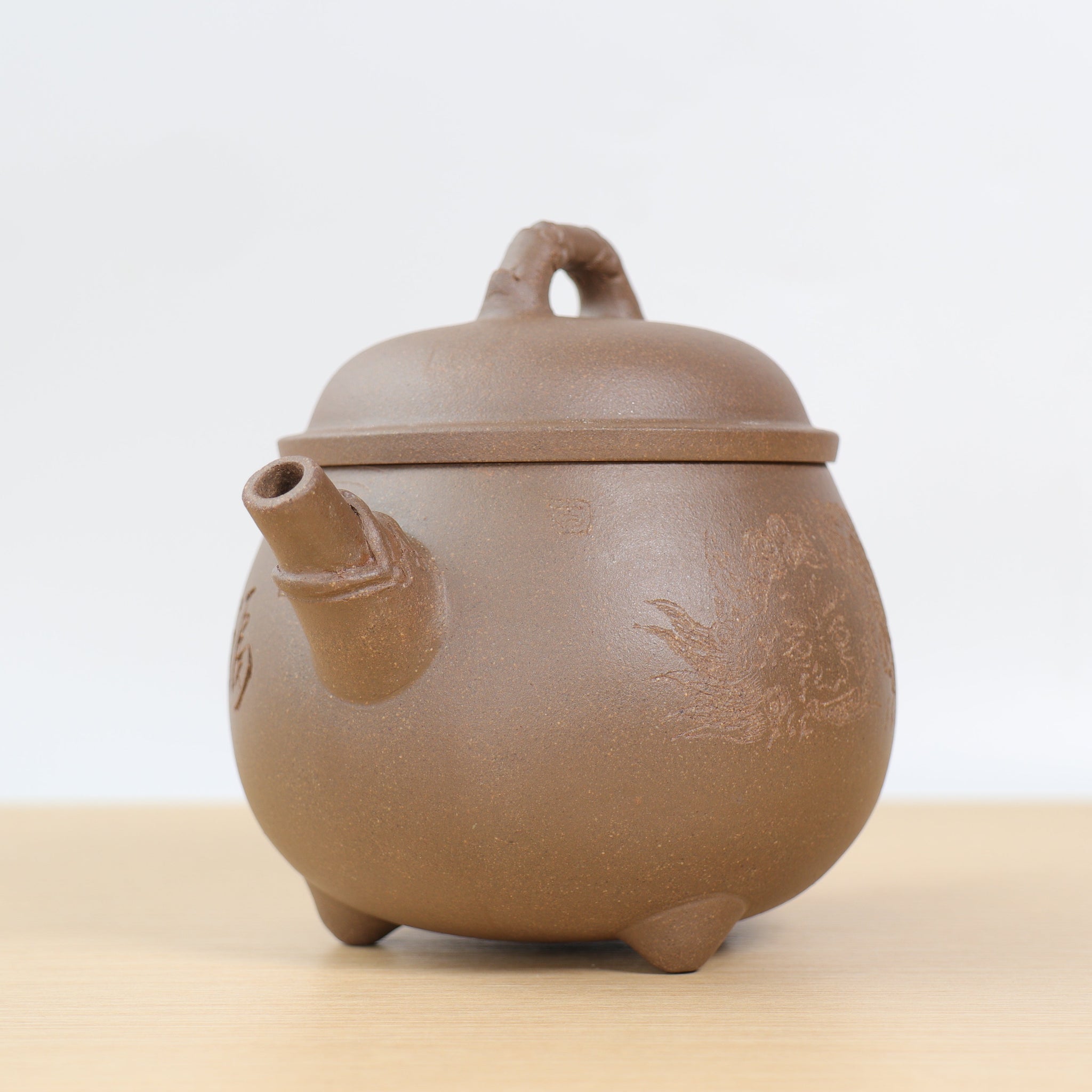 *Autumn Reward｜Buy one, get three free* [Three-Legged Dragon Zun] Purple sand teapot with calligraphy and calligraphy in gray and gray sections (slight blemishes on the spout)