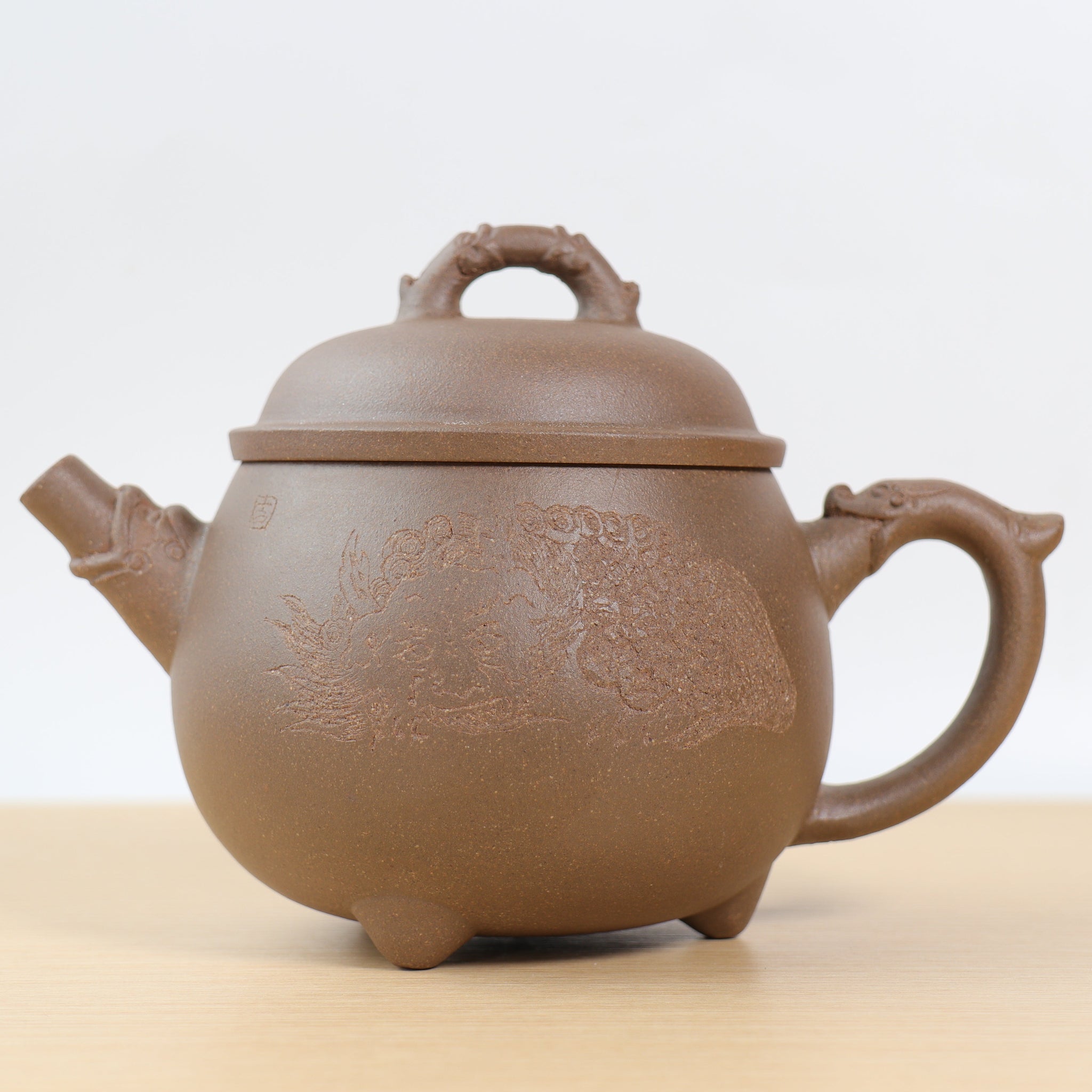 *Autumn Reward｜Buy one, get three free* [Three-Legged Dragon Zun] Purple sand teapot with calligraphy and calligraphy in gray and gray sections (slight blemishes on the spout)