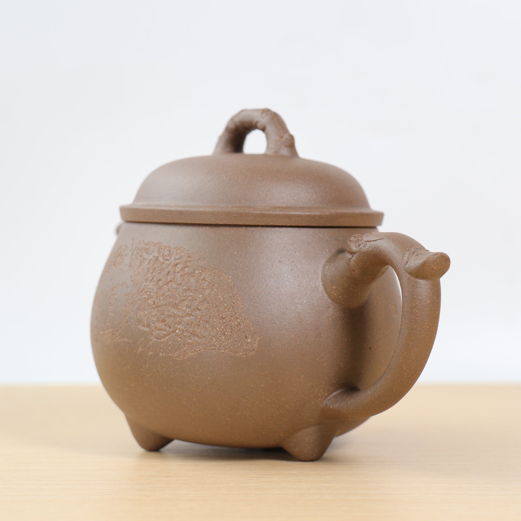 *Autumn Reward｜Buy one, get three free* [Three-Legged Dragon Zun] Purple sand teapot with calligraphy and calligraphy in gray and gray sections (slight blemishes on the spout)