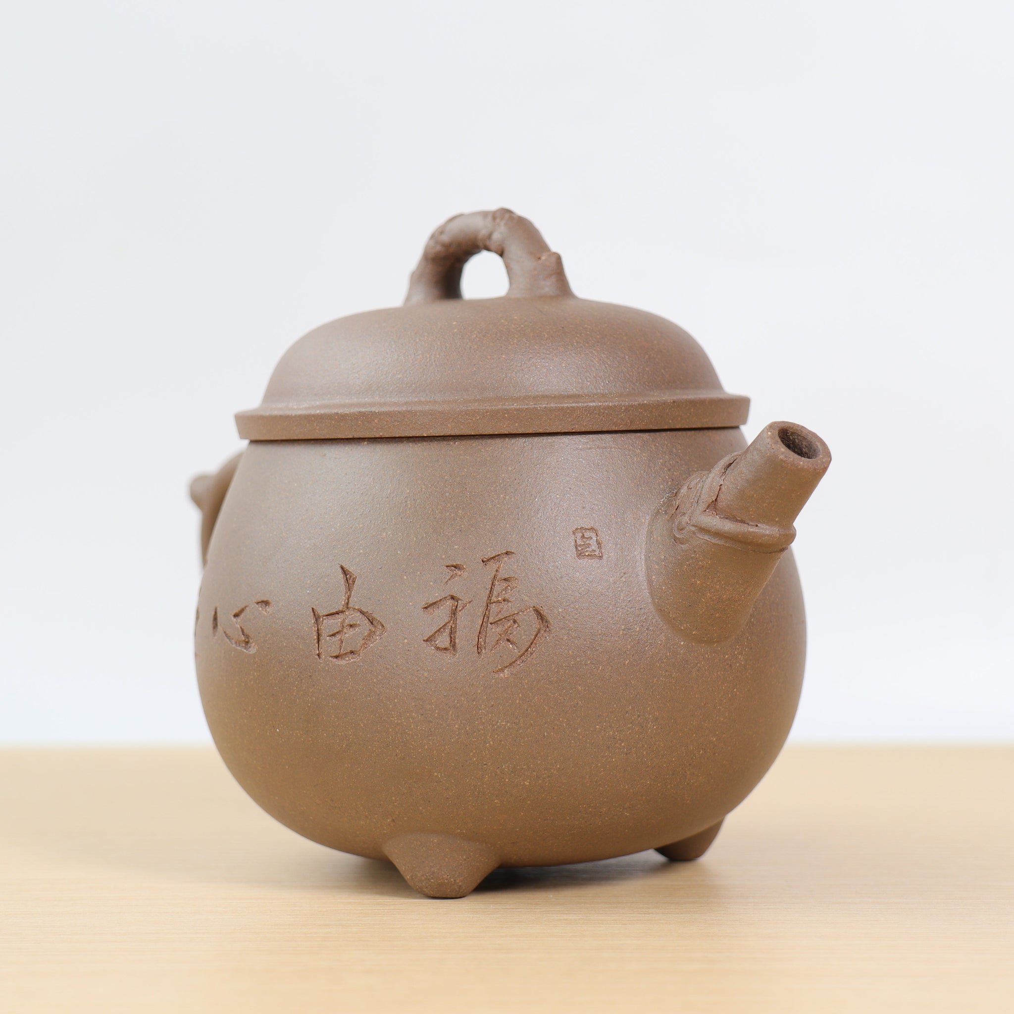 *Autumn Reward｜Buy one, get three free* [Three-Legged Dragon Zun] Purple sand teapot with calligraphy and calligraphy in gray and gray sections (slight blemishes on the spout)